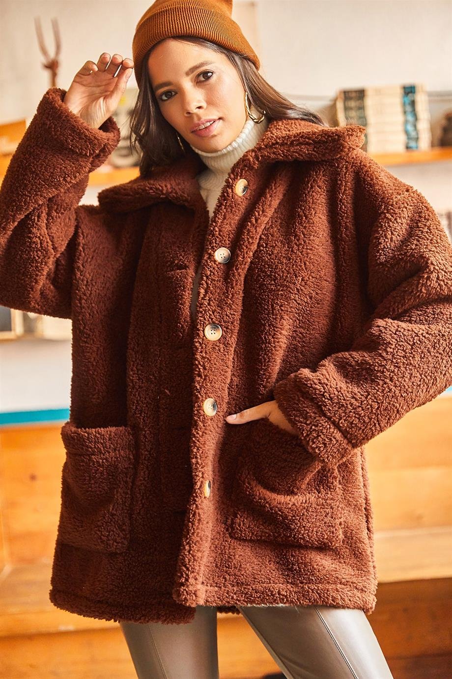 Düğmeli Cepli Astarsız Oversize Peluş Ceket Acı Kahve