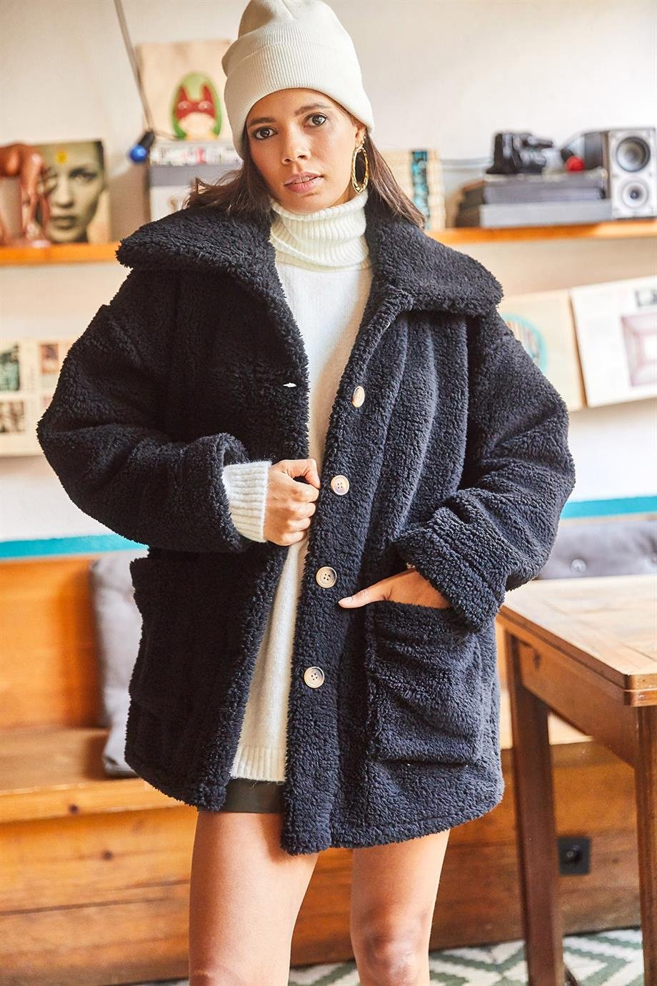 Düğmeli Cepli Astarsız Oversize Peluş Ceket Siyah