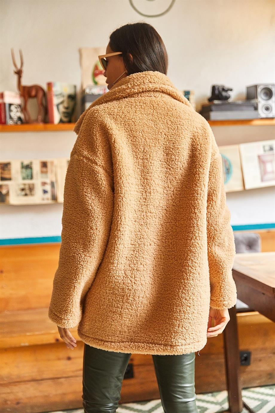 Düğmeli Cepli Astarsız Oversize Peluş Ceket Deve Tüyü