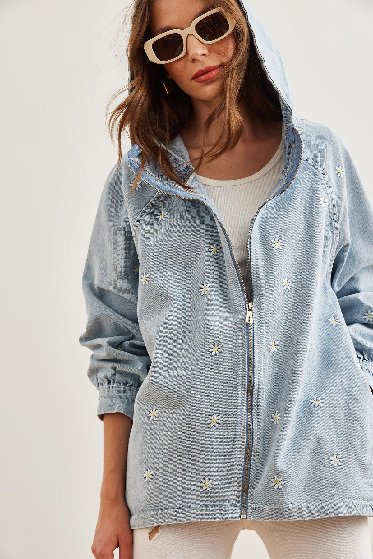 Fermuarlı Cepli Kapüşonlu Nakış Detaylı Denim Ceket Mavi