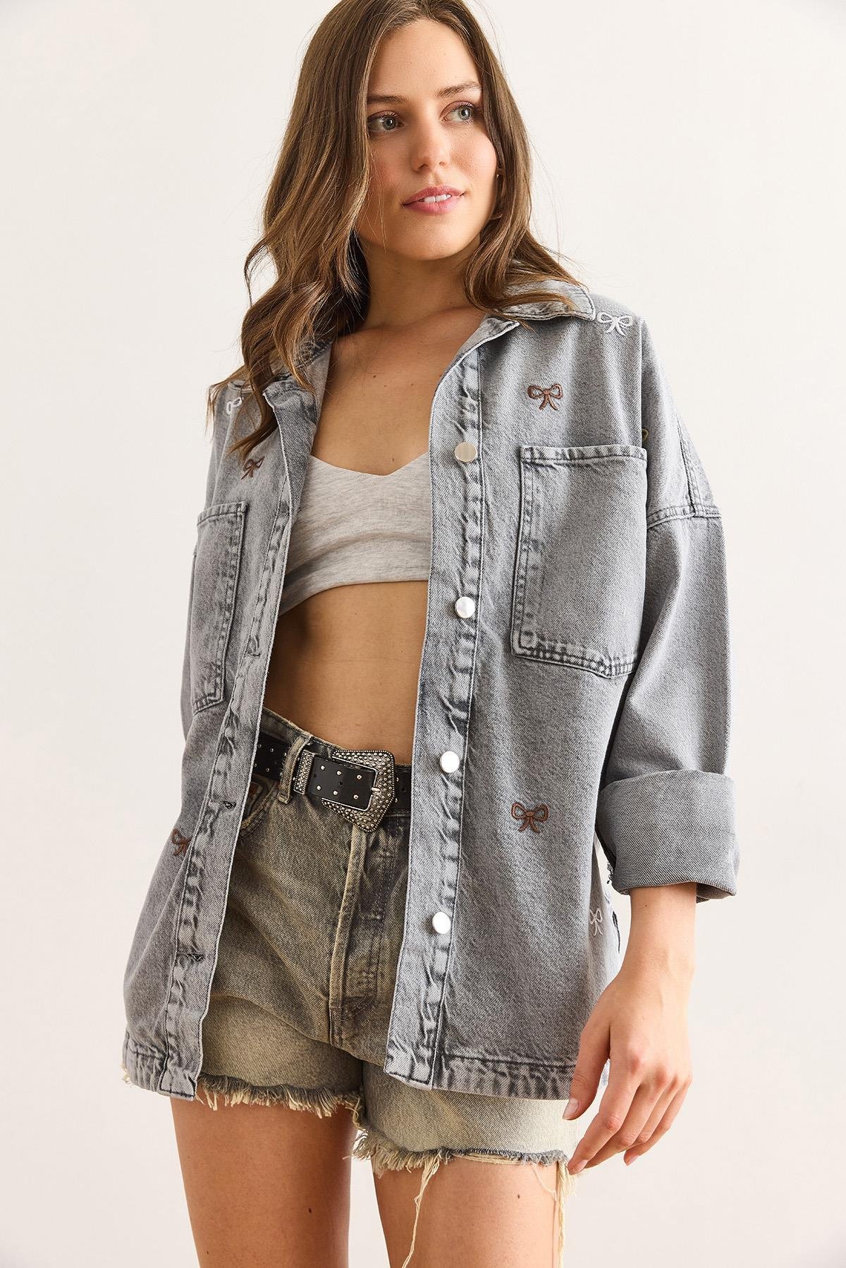 Fiyonk Nakışlı Cepli Düğmeli Gömlek Ceket Gri