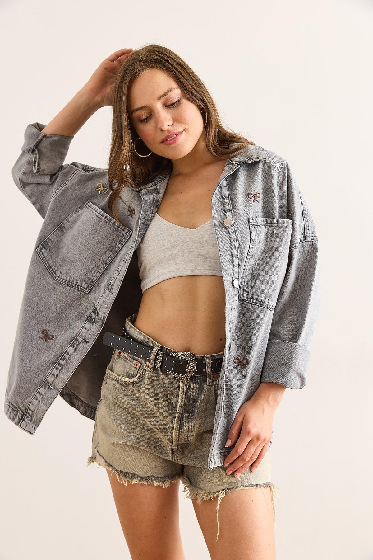 Fiyonk Nakışlı Cepli Düğmeli Gömlek Ceket Gri