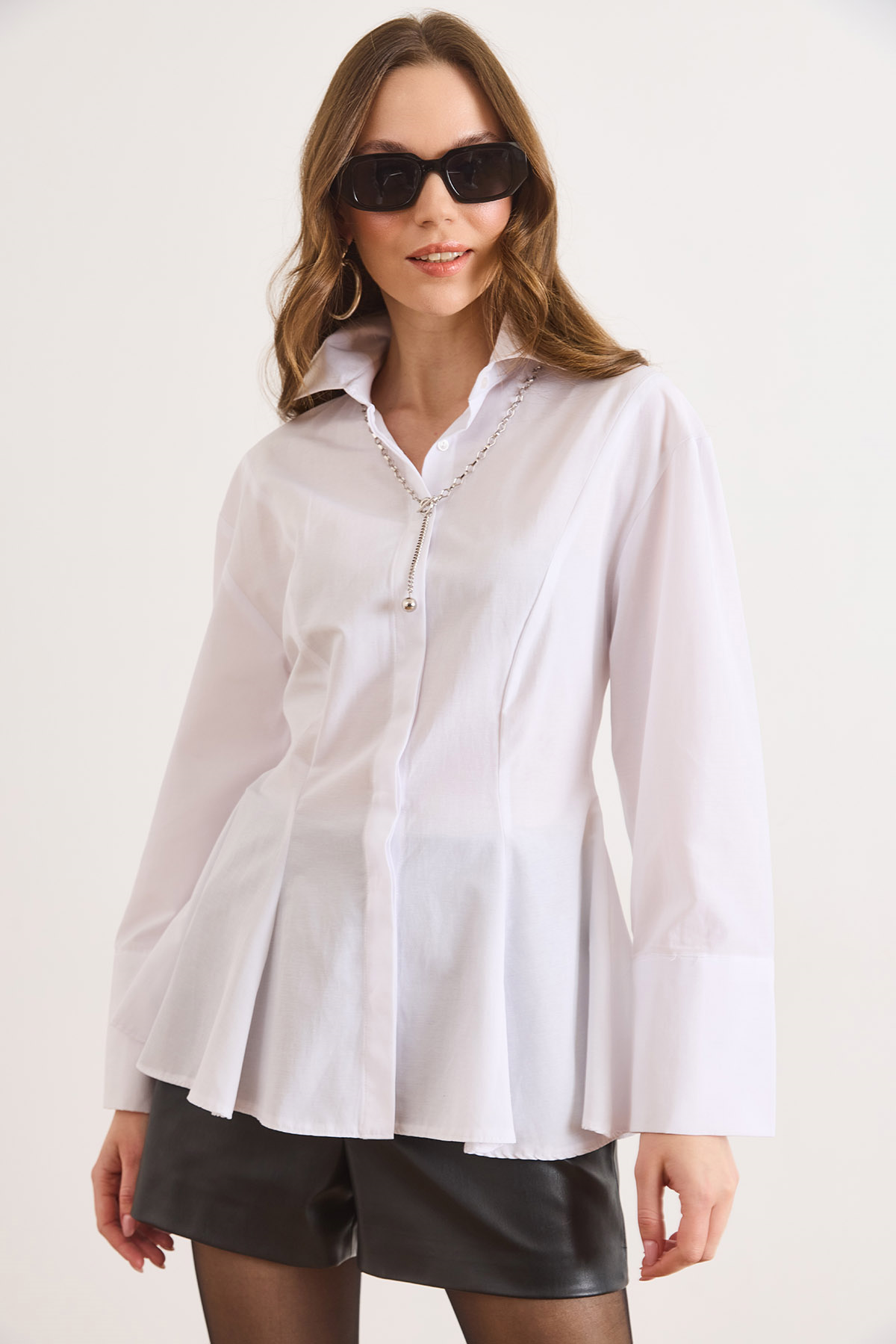 Gizli Patlı Dikiş Detaylı Peplum Gömlek Beyaz