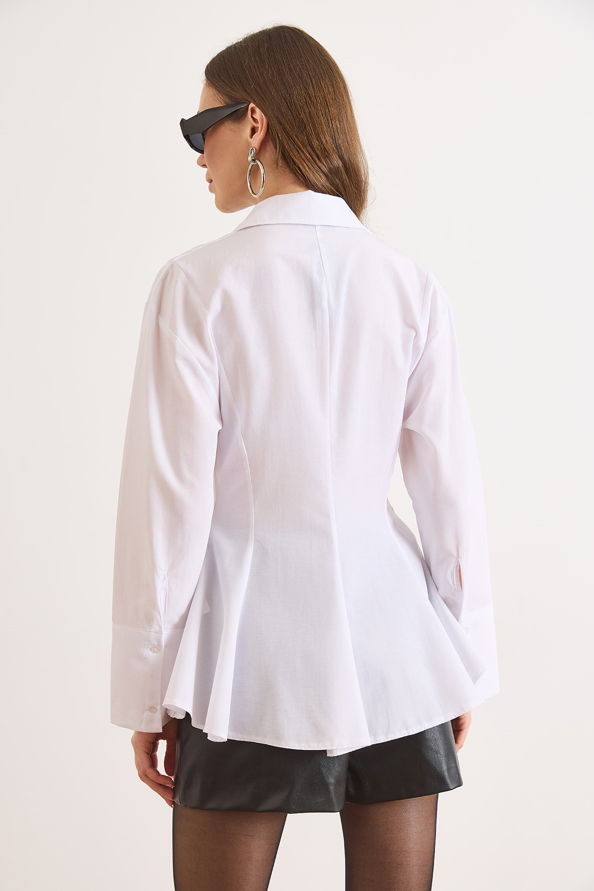 Gizli Patlı Dikiş Detaylı Peplum Gömlek Beyaz