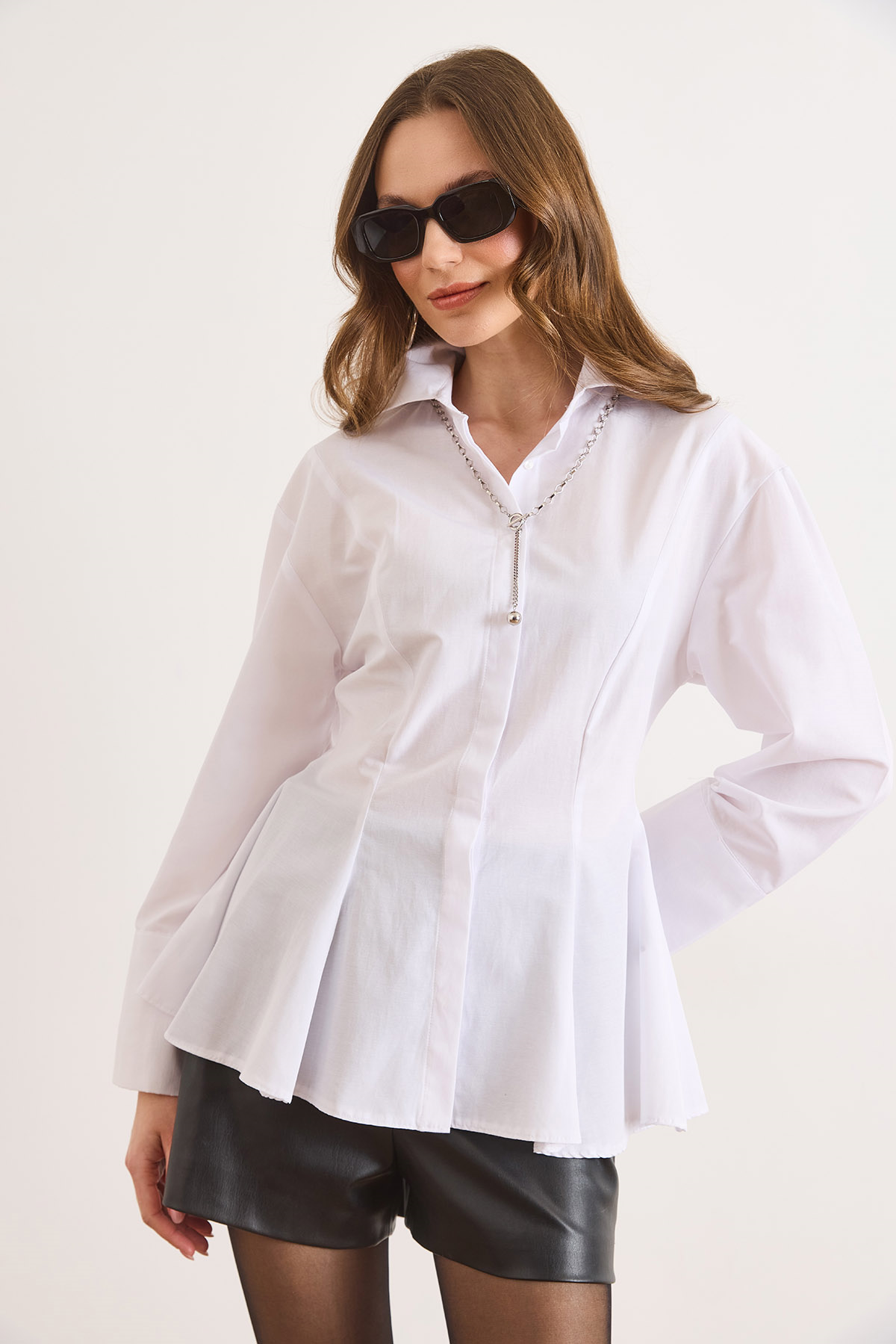 Gizli Patlı Dikiş Detaylı Peplum Gömlek Beyaz