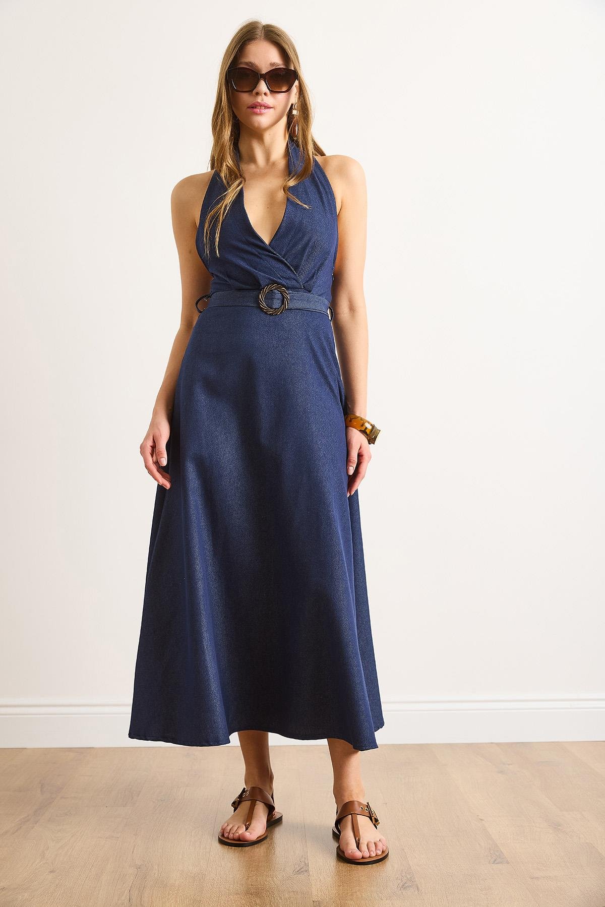 Halter Yaka Kemerli Maksi Denim Elbise Lacivert