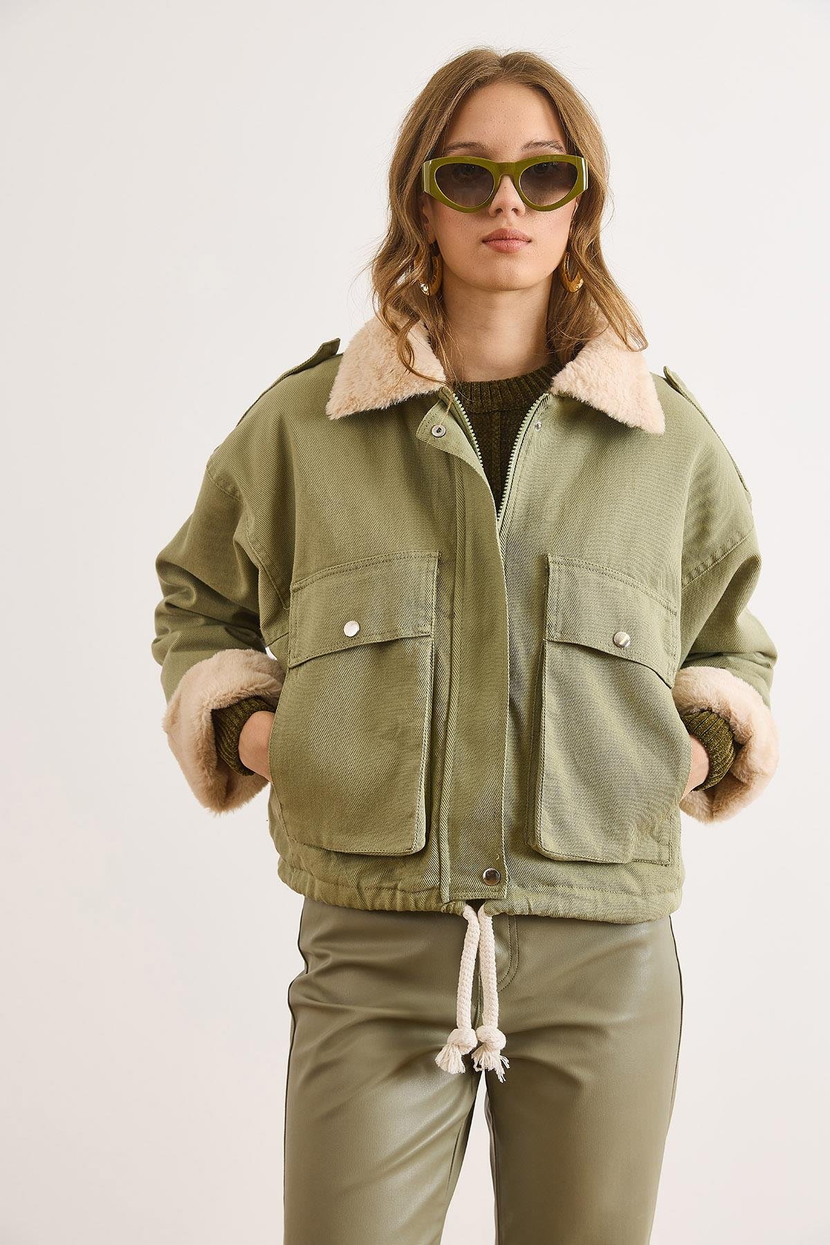 İçi Kürk Detaylı Pamuk Gabardin Kaban Haki