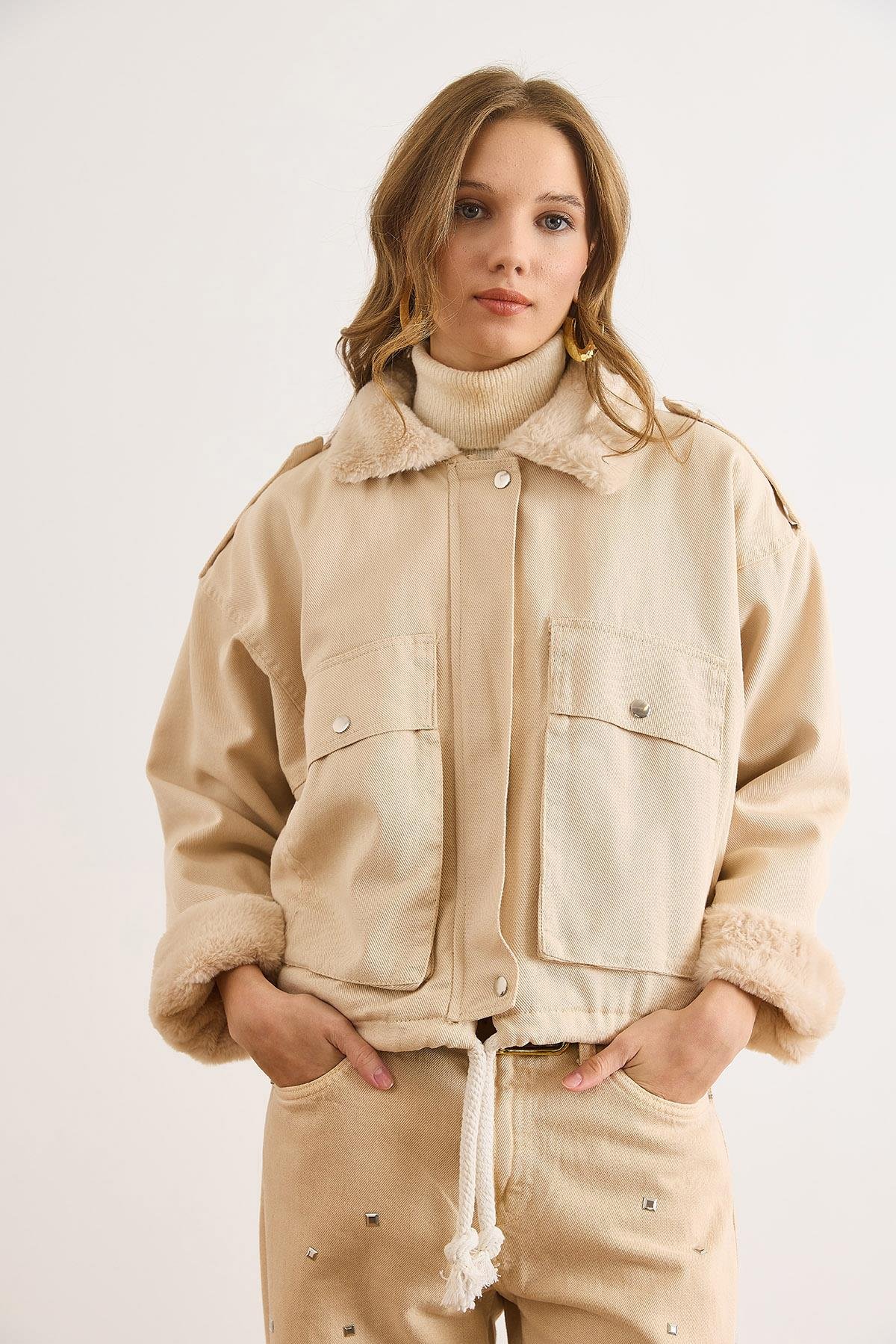 İçi Kürk Detaylı Pamuk Gabardin Kaban Ekru