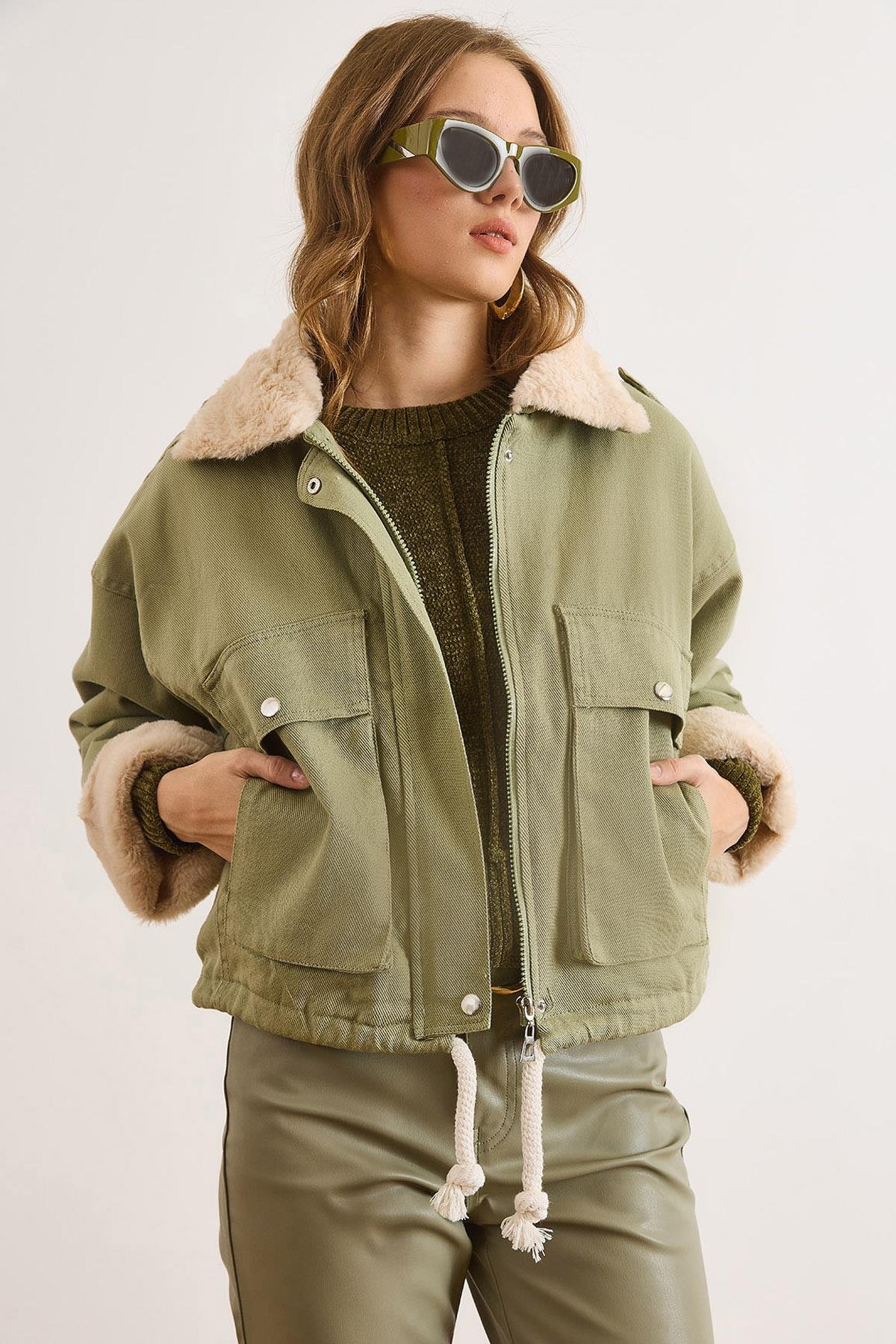 İçi Kürk Detaylı Pamuk Gabardin Kaban Haki