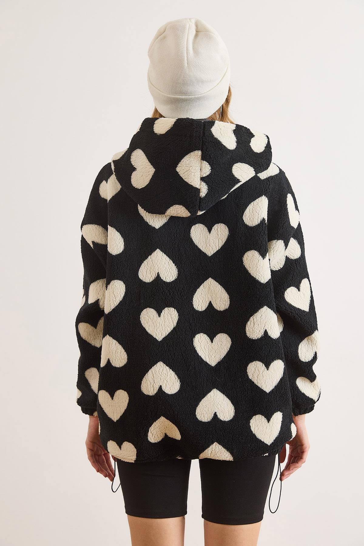 Kapüşonlu Cepli Astarlı Kalp Detaylı Wellsoft Kaban Siyah