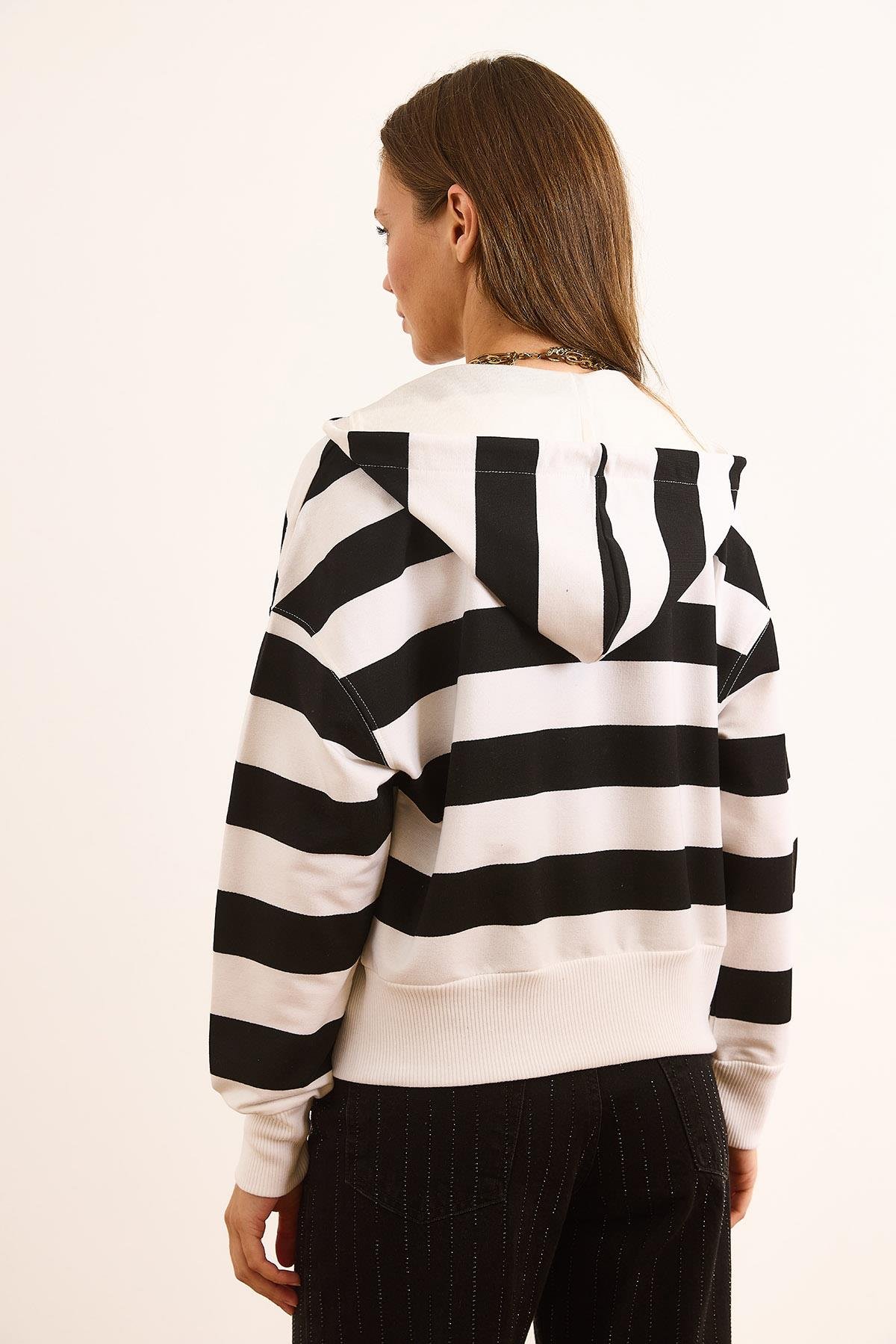 Kapüşonlu Kalın Çizgili Fermuarlı Crop Sweatshirt Beyaz