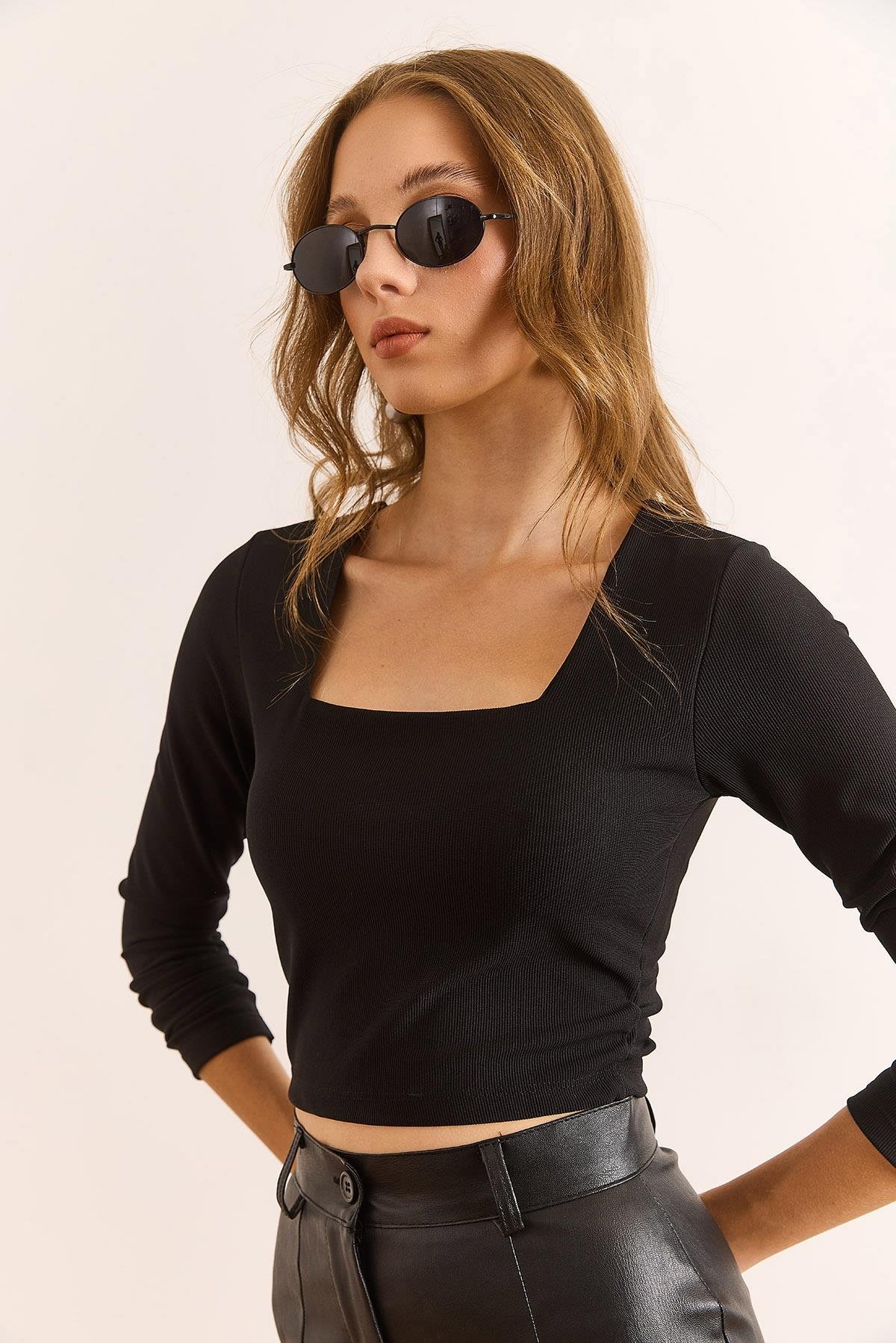 Kare Yaka Fitilli Crop Bluz Siyah