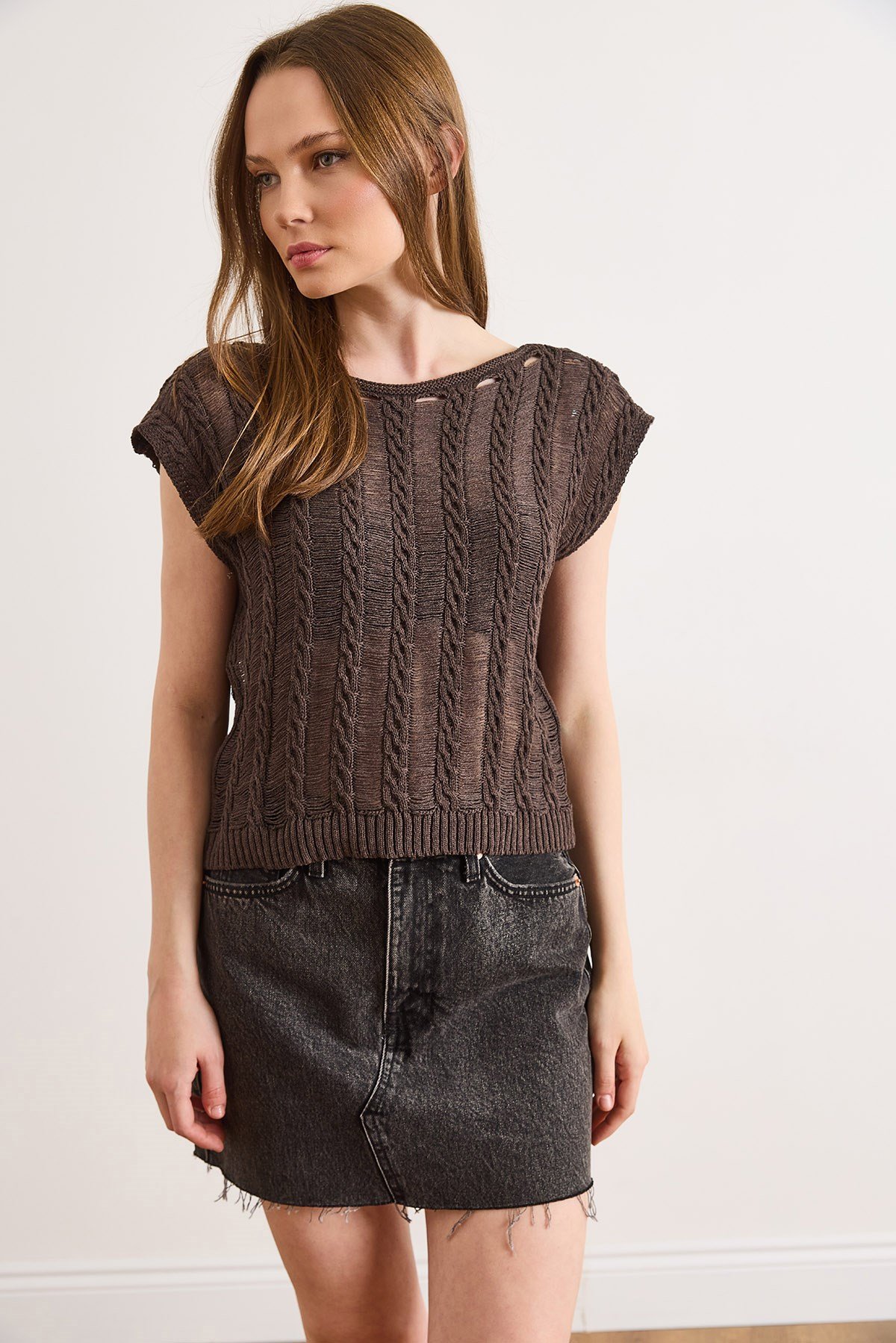 Kayık Yaka Ajurlu Boho Crop Triko Bluz Kahverengi