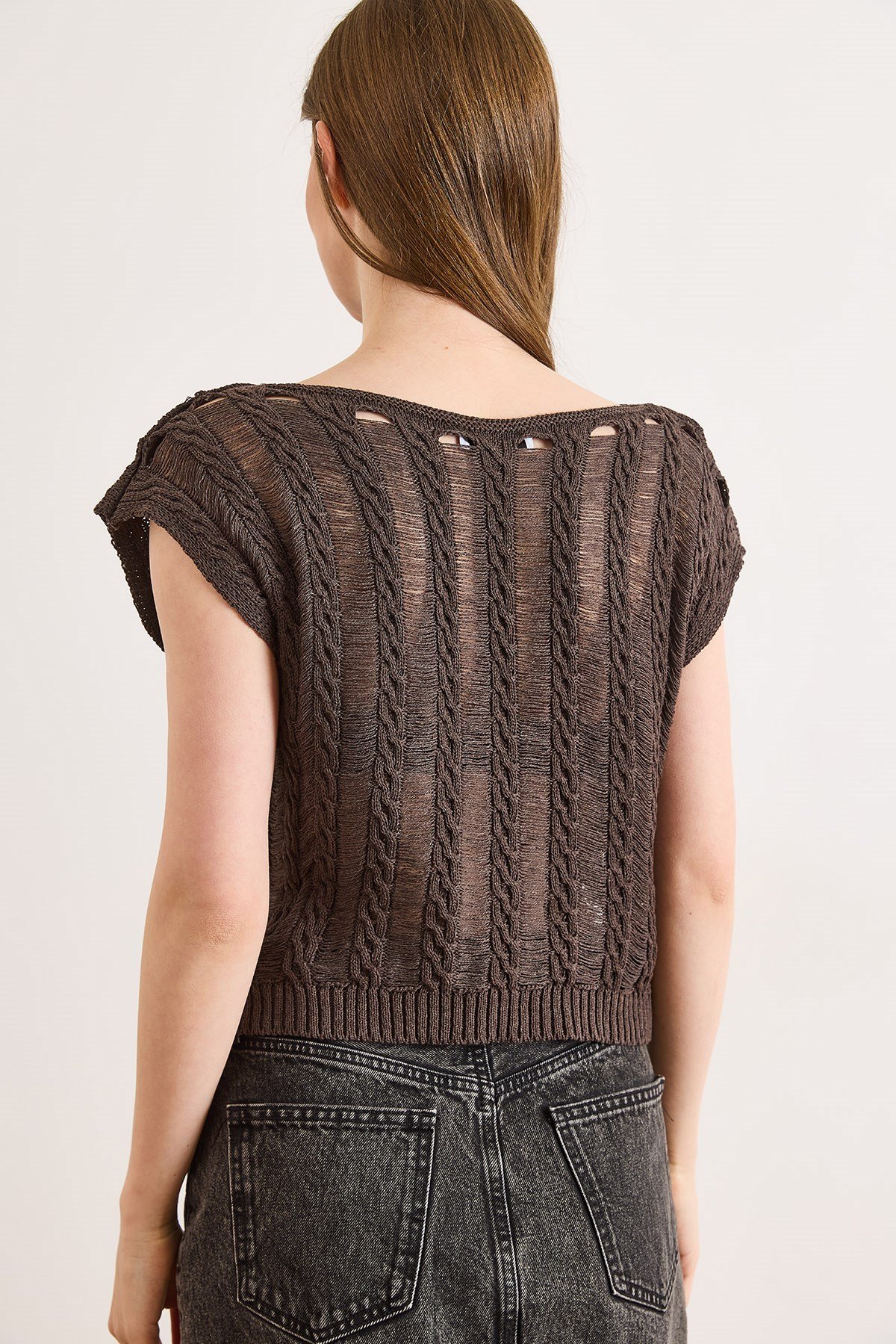 Kayık Yaka Ajurlu Boho Crop Triko Bluz Kahverengi