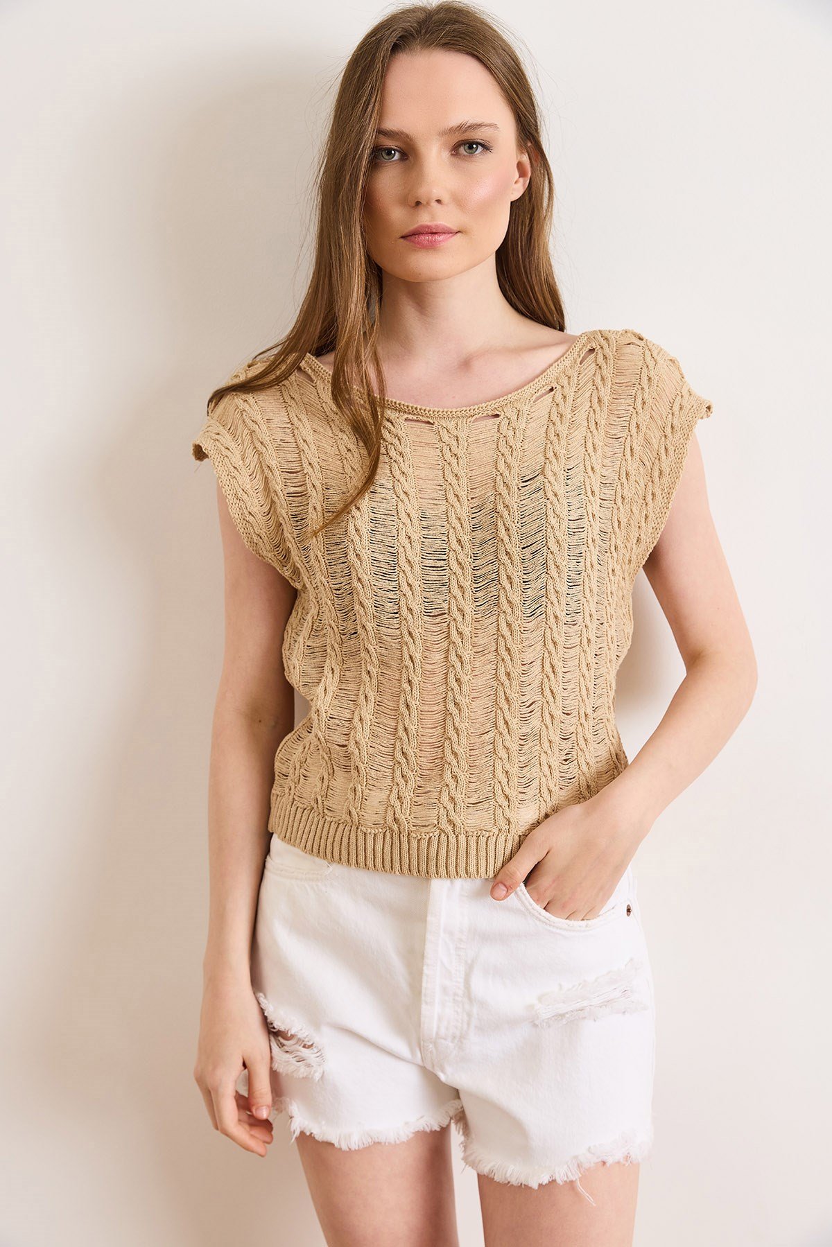 Kayık Yaka Ajurlu Boho Crop Triko Bluz Camel