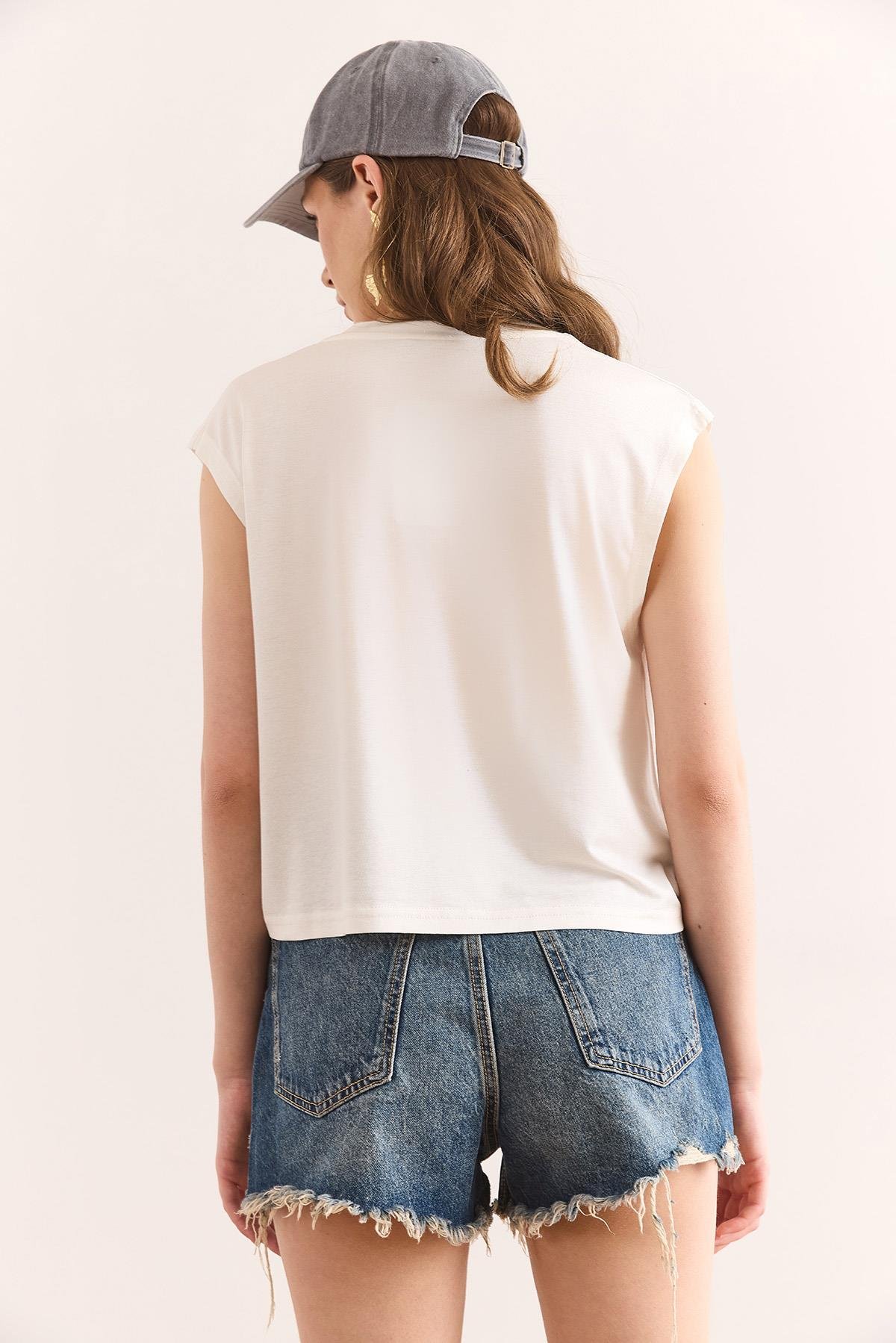 Kolsuz Crop Dökümlü Top Bluz Ekru