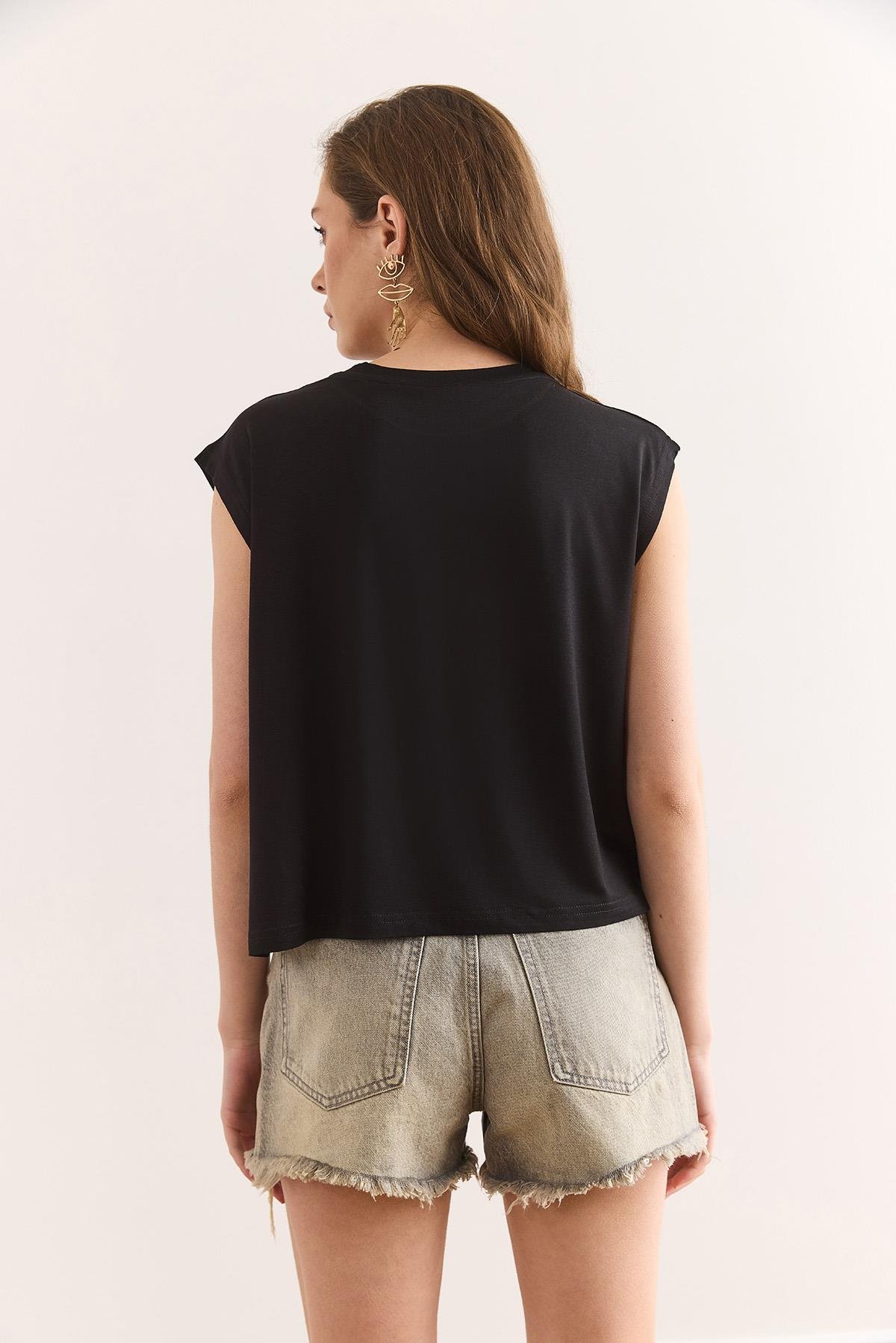 Kolsuz Crop Dökümlü Top Bluz Siyah