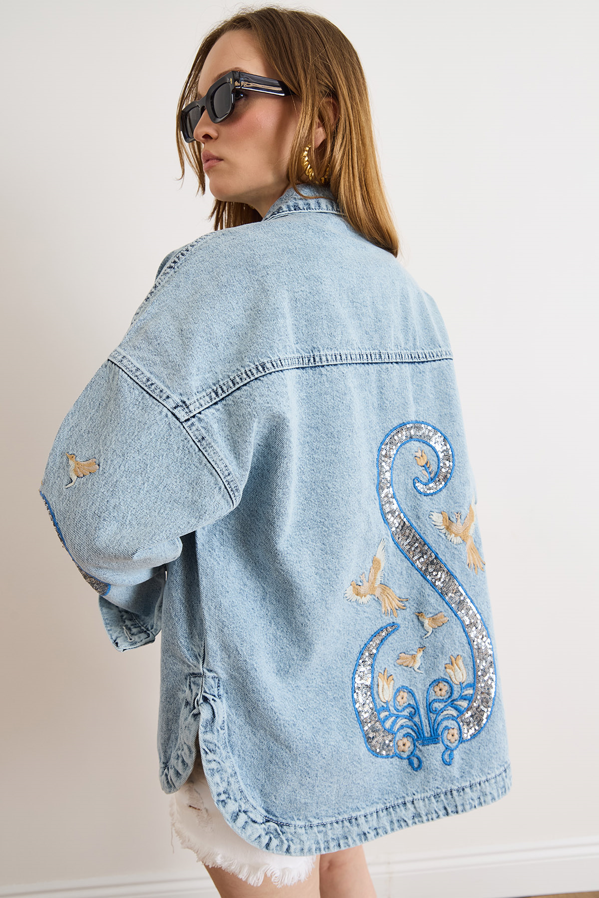 Kuş Nakışlı Payet Detaylı Denim Ceket Açık Mavi
