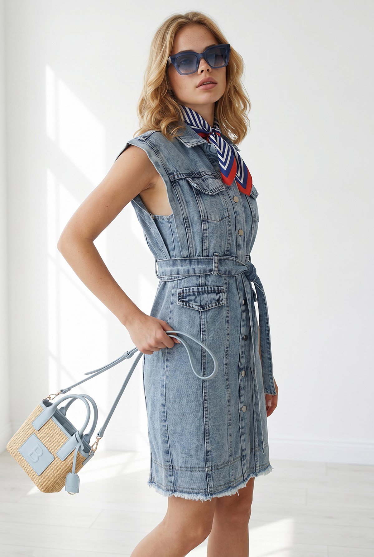 Kuşaklı Cepli Püskül Detaylı Mini Denim Elbise Açık Mavi