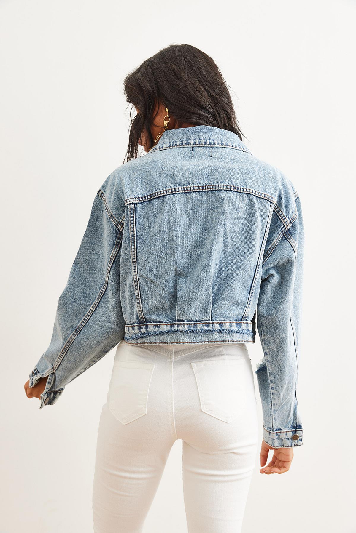 Lazer Yırtık Detaylı Crop Denim Ceket Açık Mavi