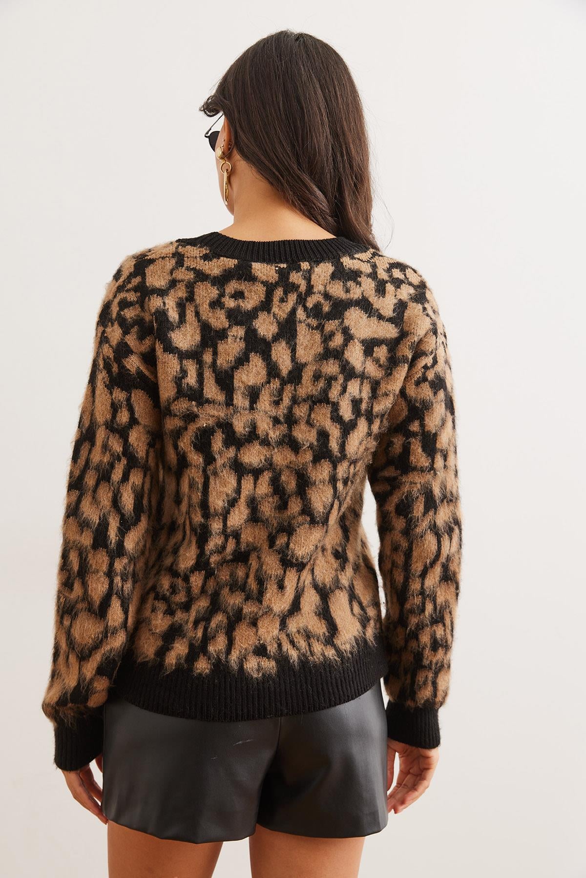 Leopar Desenli Şardonlu Triko Kazak Camel