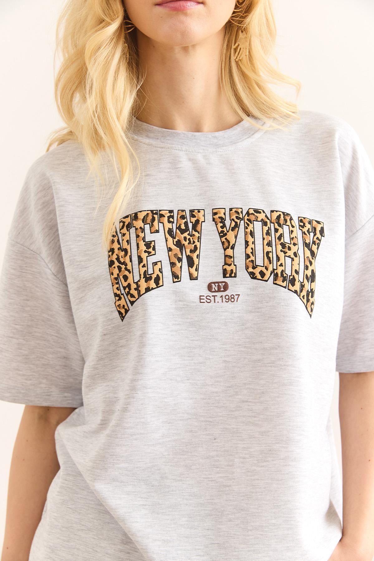 Leopar Newyork Baskılı 2 İp Rahat Kalıp Tişört Gri Melanj