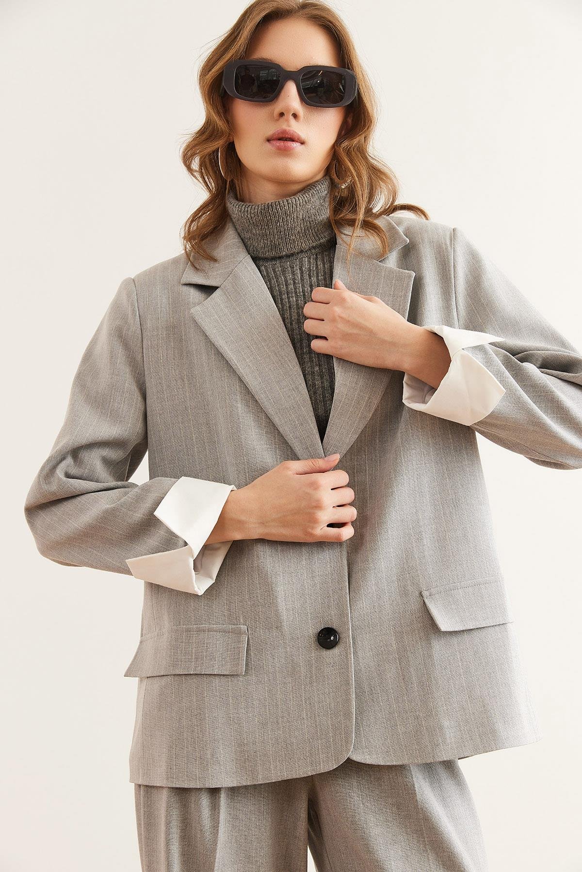 Manşet Detaylı Fleto Cep Astarlı Çizgili Blazer Ceket Açık Gri