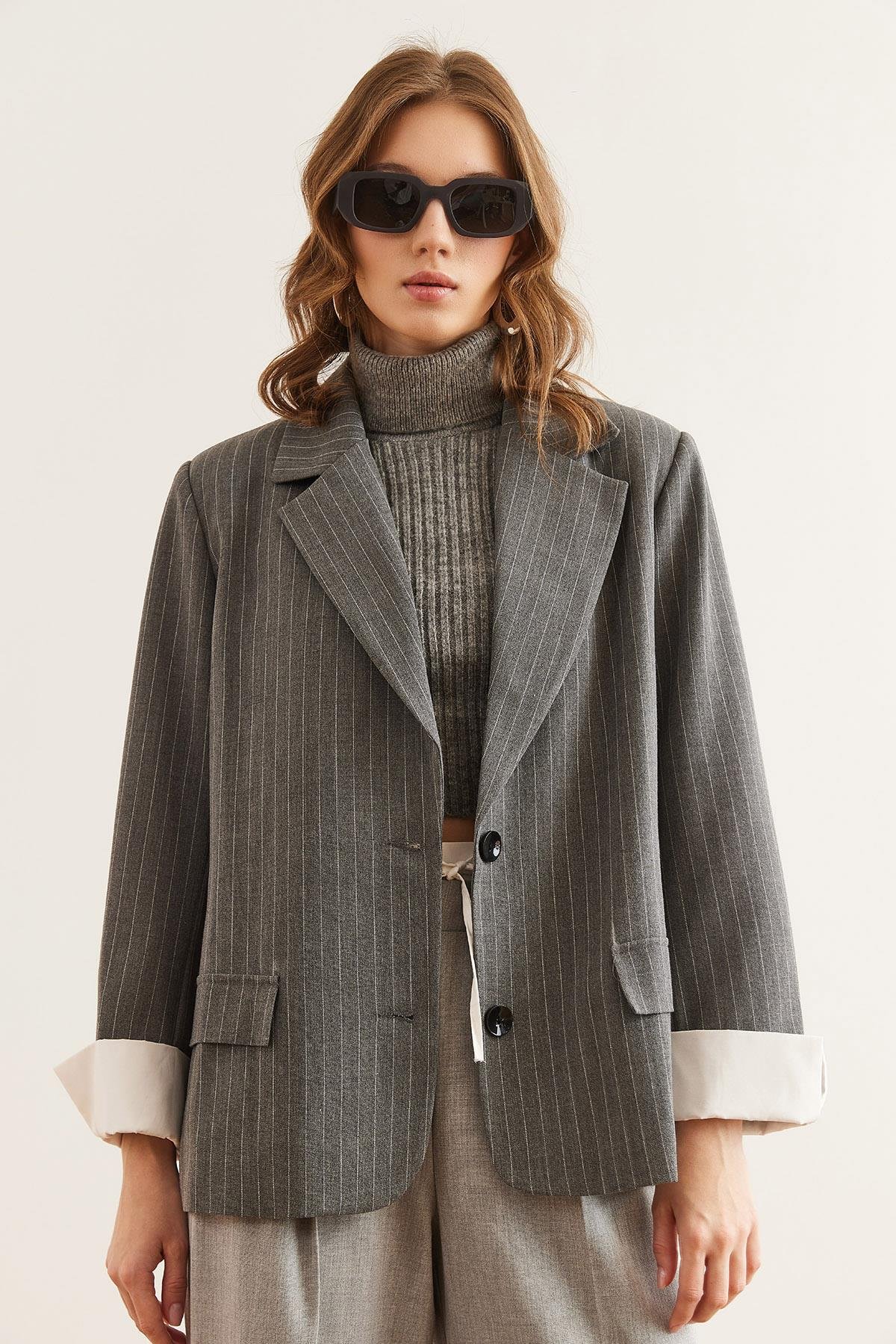 Manşet Detaylı Fleto Cep Astarlı Çizgili Blazer Ceket Füme