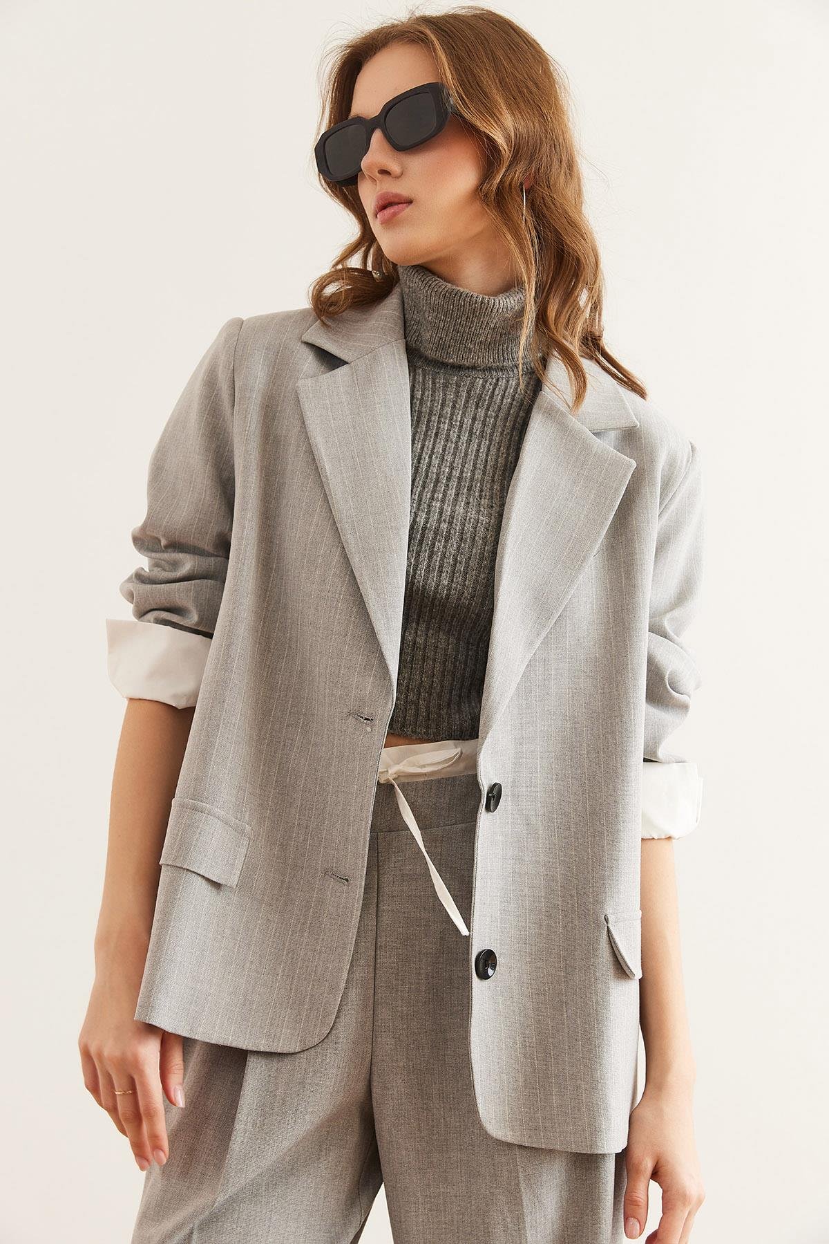 Manşet Detaylı Fleto Cep Astarlı Çizgili Blazer Ceket Açık Gri