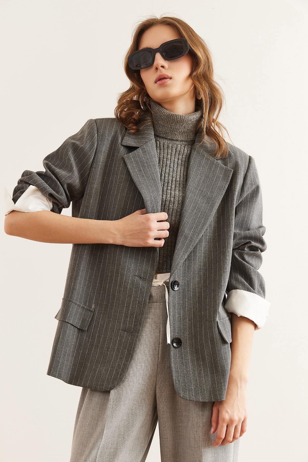 Manşet Detaylı Fleto Cep Astarlı Çizgili Blazer Ceket Füme