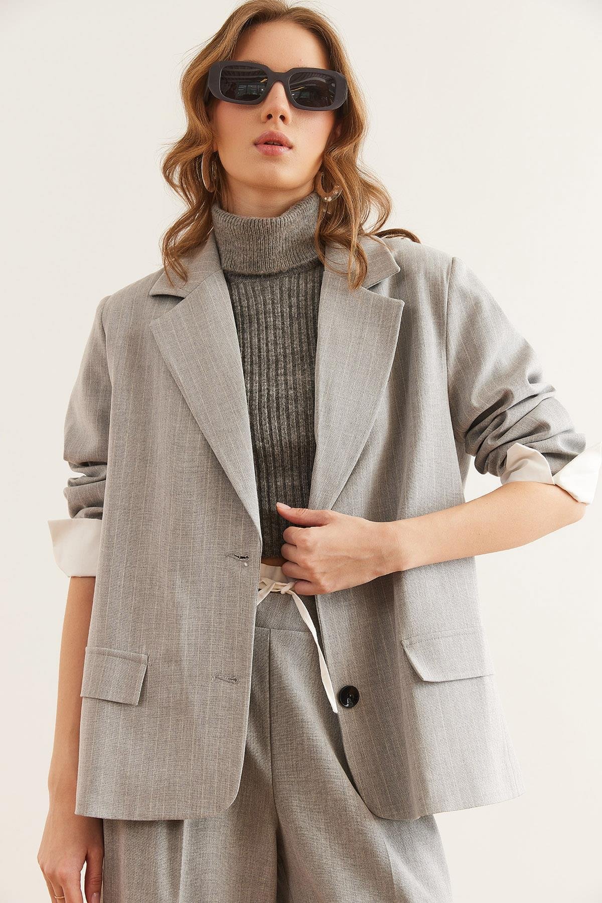 Manşet Detaylı Fleto Cep Astarlı Çizgili Blazer Ceket Açık Gri