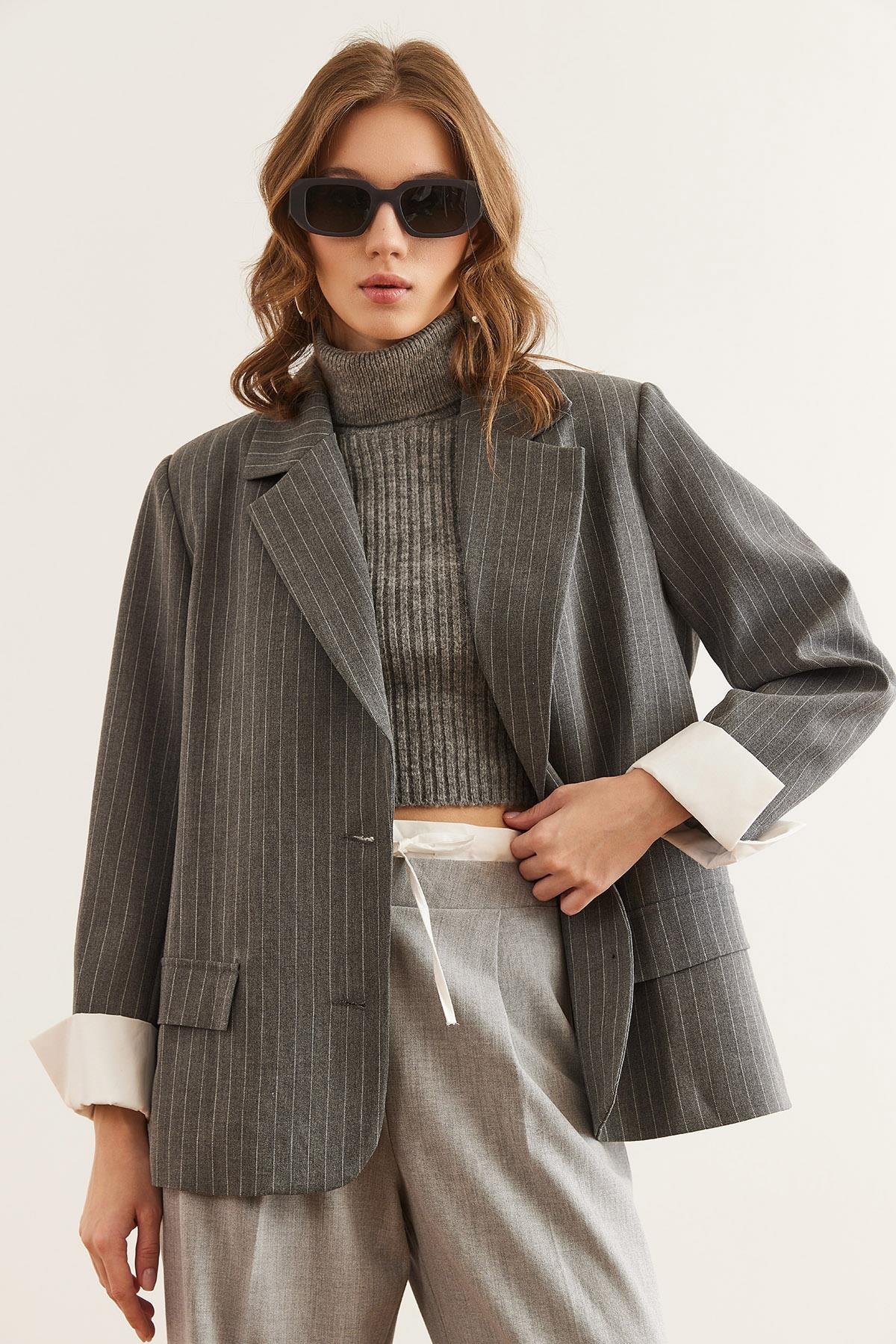 Manşet Detaylı Fleto Cep Astarlı Çizgili Blazer Ceket Füme