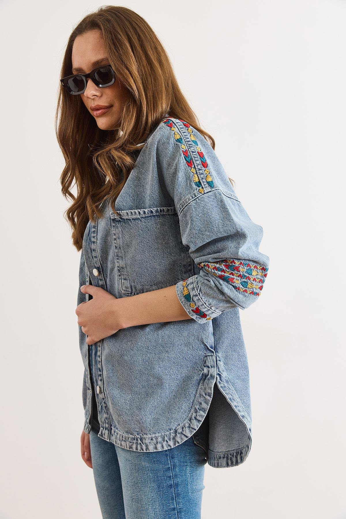 Nakış Detaylı Kalın Denim Ceket Mavi