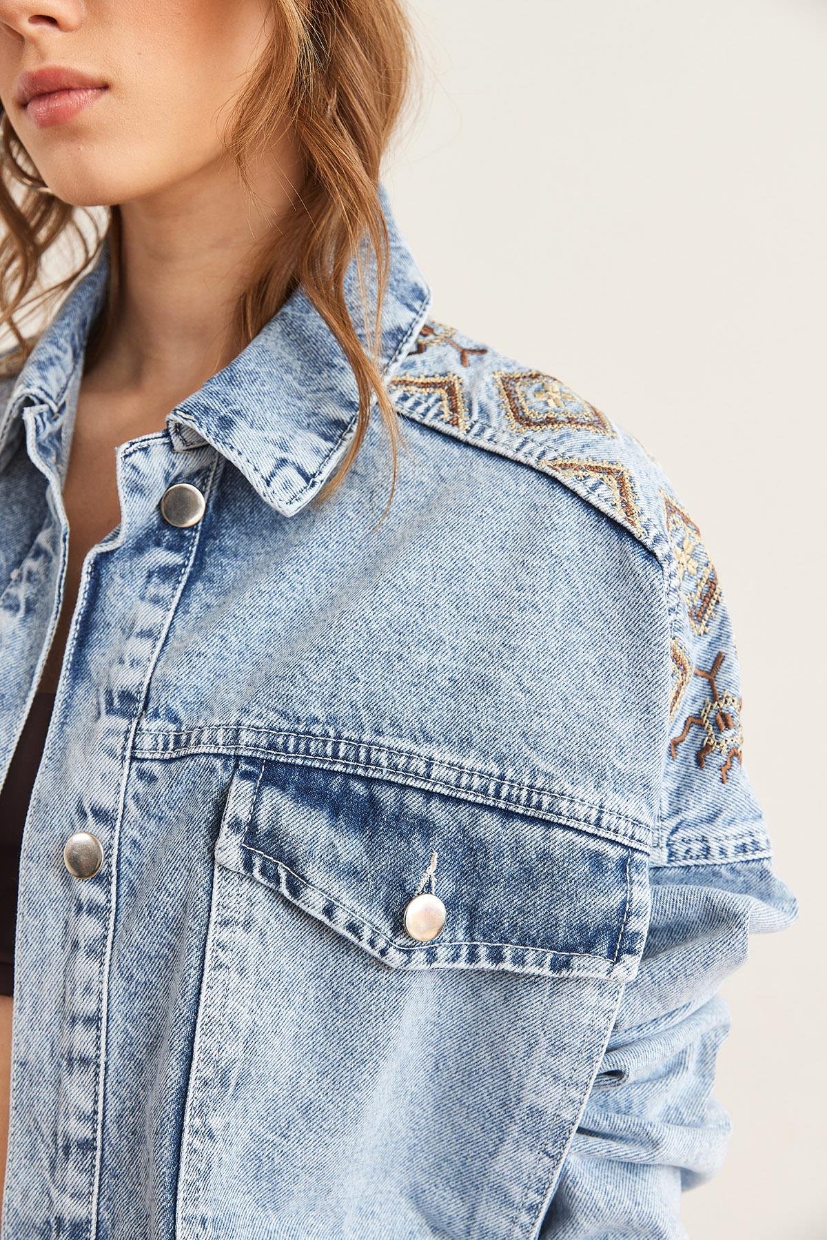 Omuz ve Sırt Nakış Detaylı Pamuk Denim Ceket Mavi