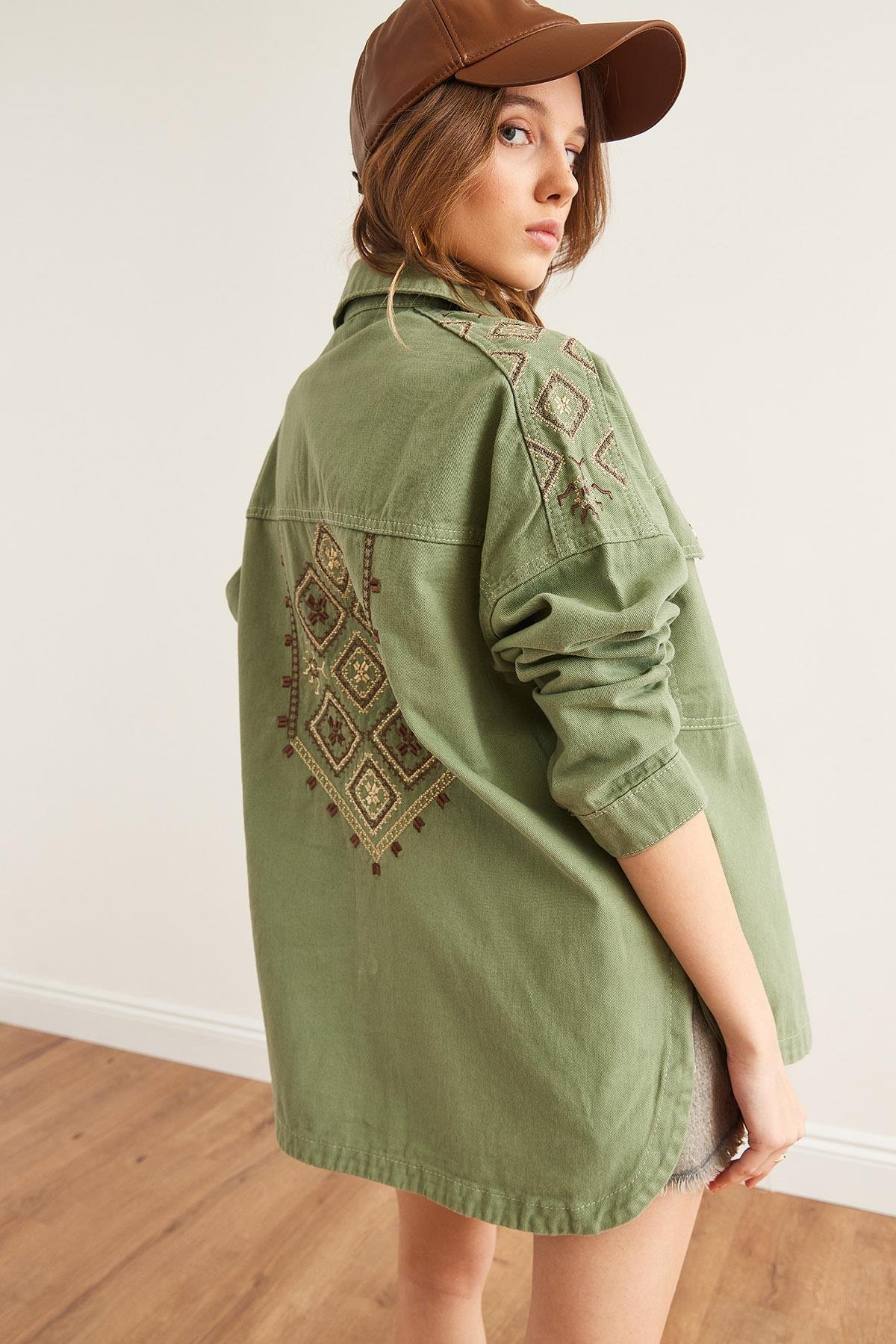 Omuz ve Sırt Nakış Detaylı Pamuk Gabardin Ceket Haki