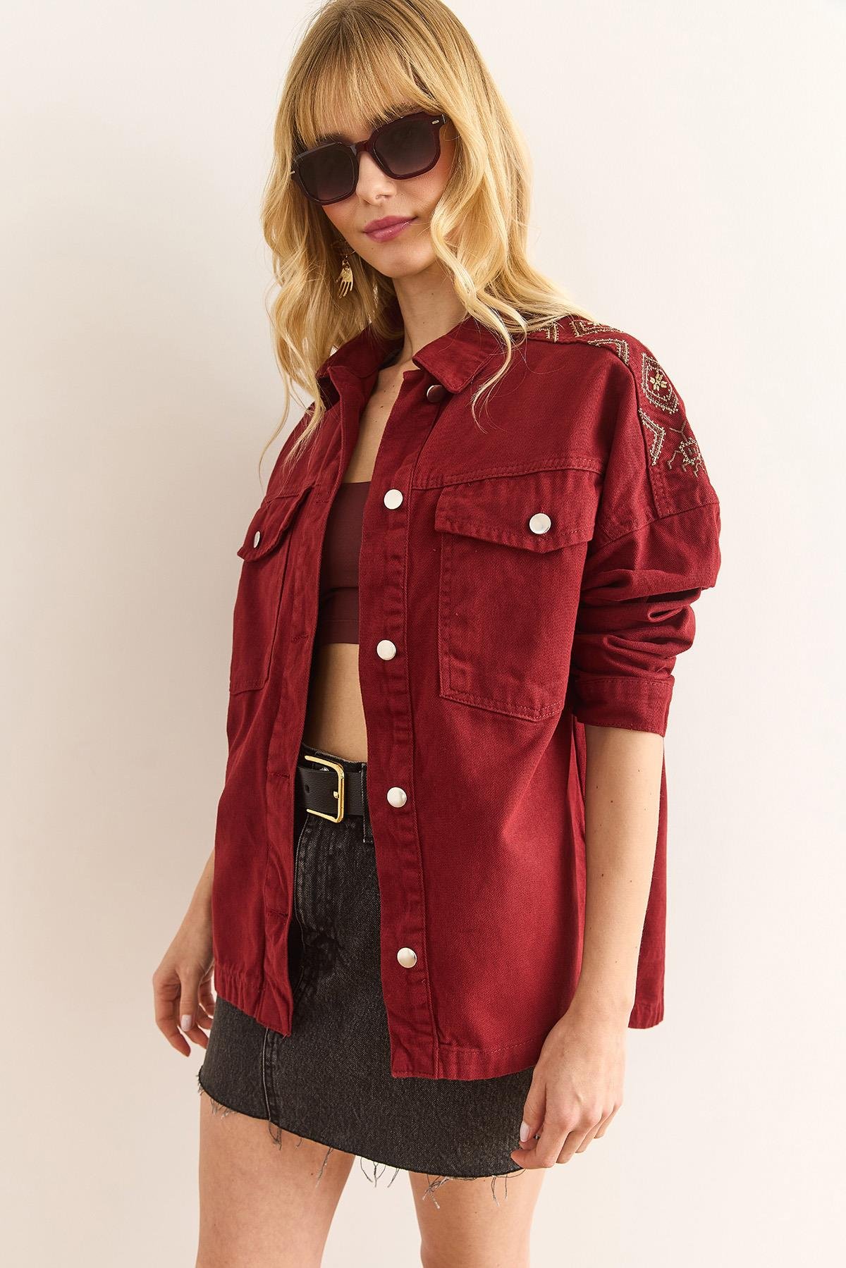 Omuz ve Sırt Nakış Detaylı Pamuk Gabardin Ceket Bordo