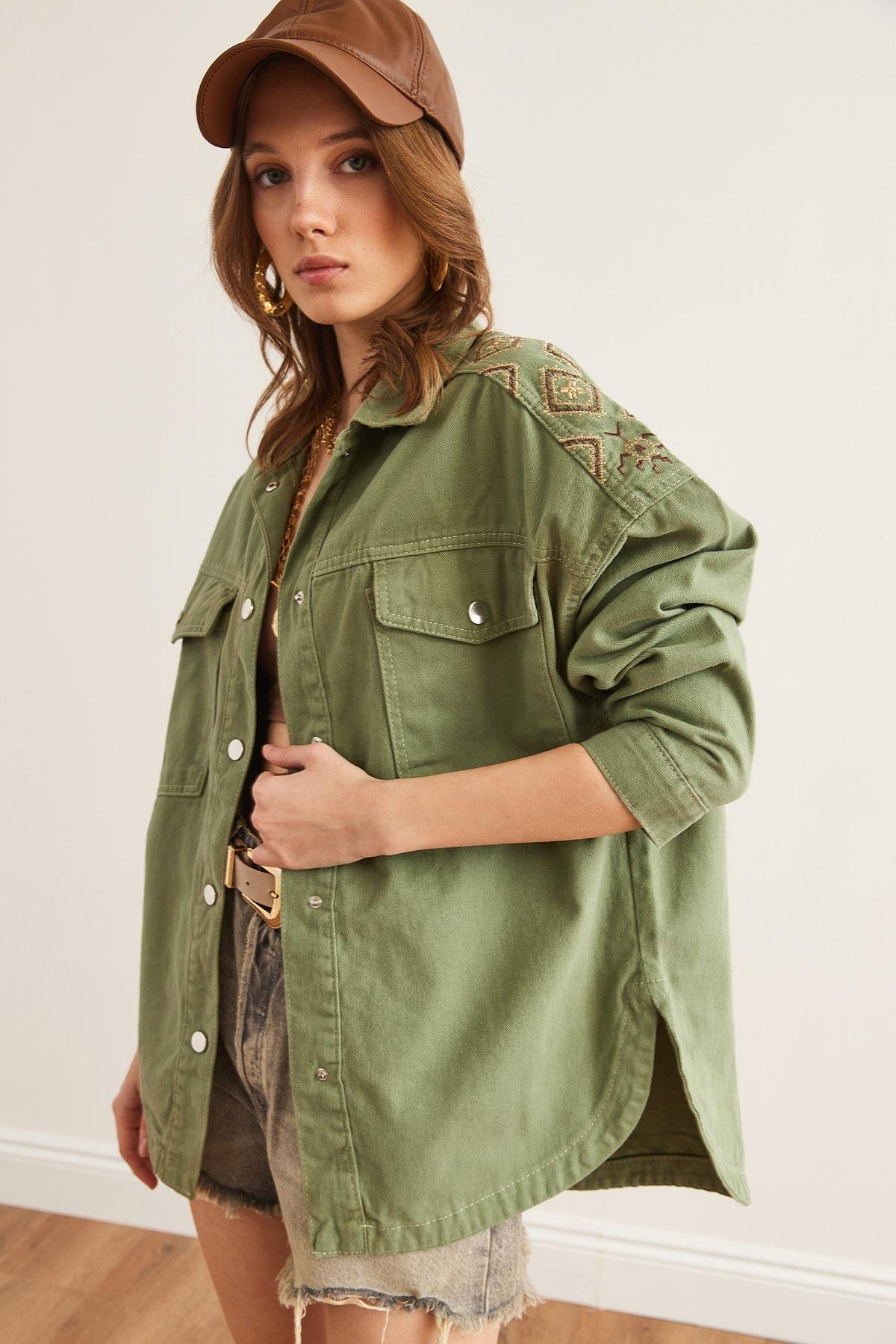 Omuz ve Sırt Nakış Detaylı Pamuk Gabardin Ceket Haki