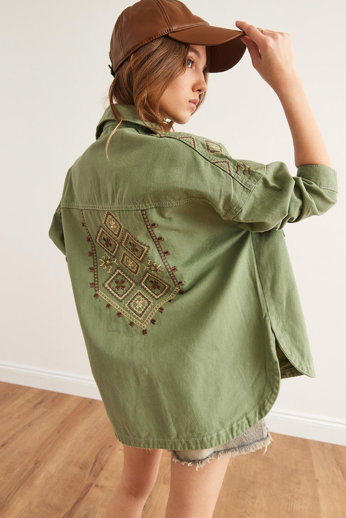 Omuz ve Sırt Nakış Detaylı Pamuk Gabardin Ceket Haki