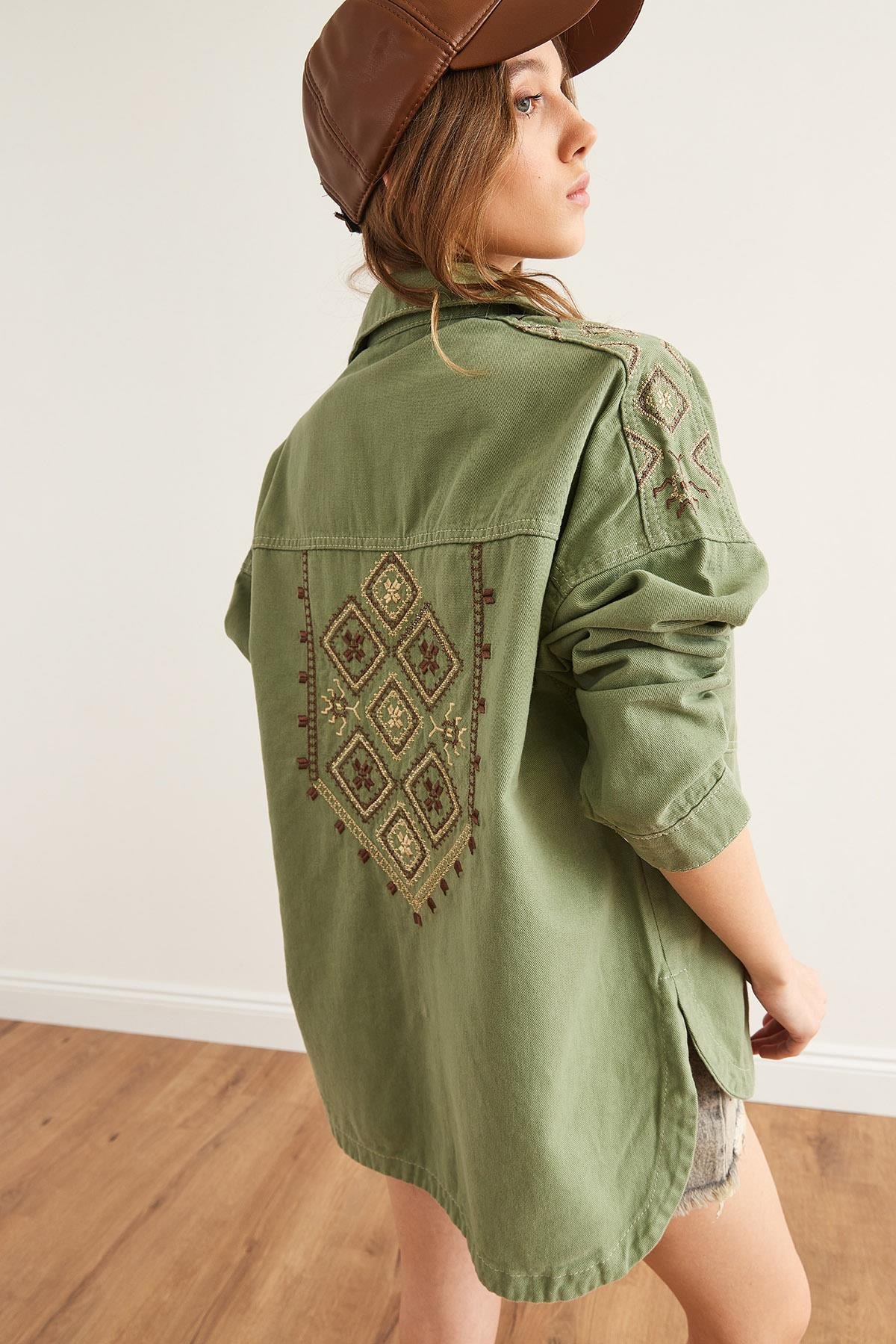 Omuz ve Sırt Nakış Detaylı Pamuk Gabardin Ceket Haki