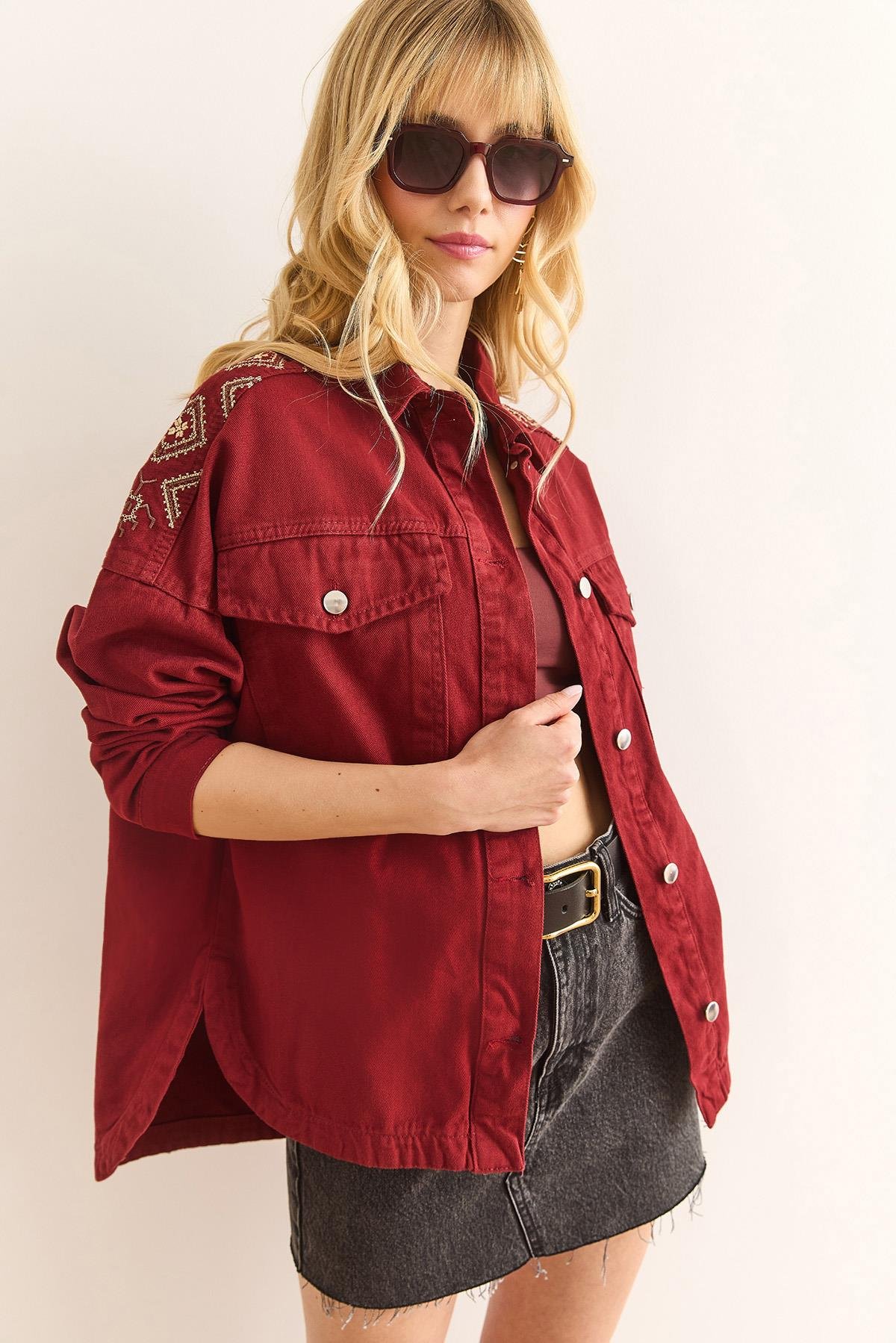 Omuz ve Sırt Nakış Detaylı Pamuk Gabardin Ceket Bordo