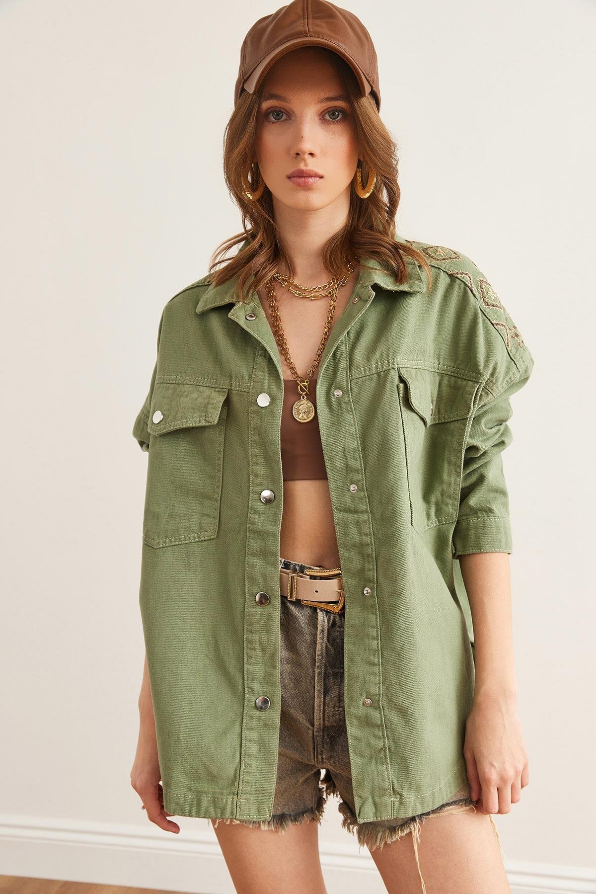 Omuz ve Sırt Nakış Detaylı Pamuk Gabardin Ceket Haki