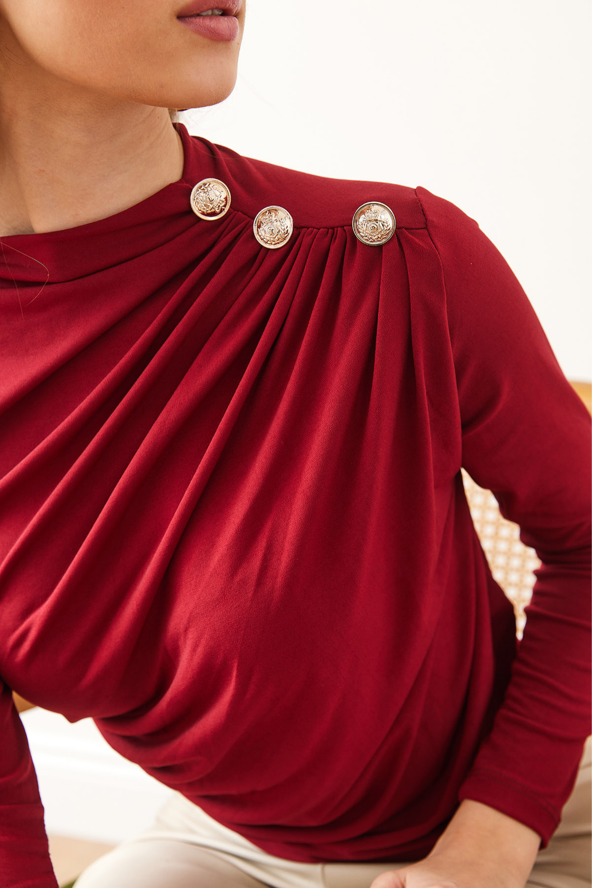 Omuzu Düğmeli Drape Detaylı Sandy Bluz Bordo