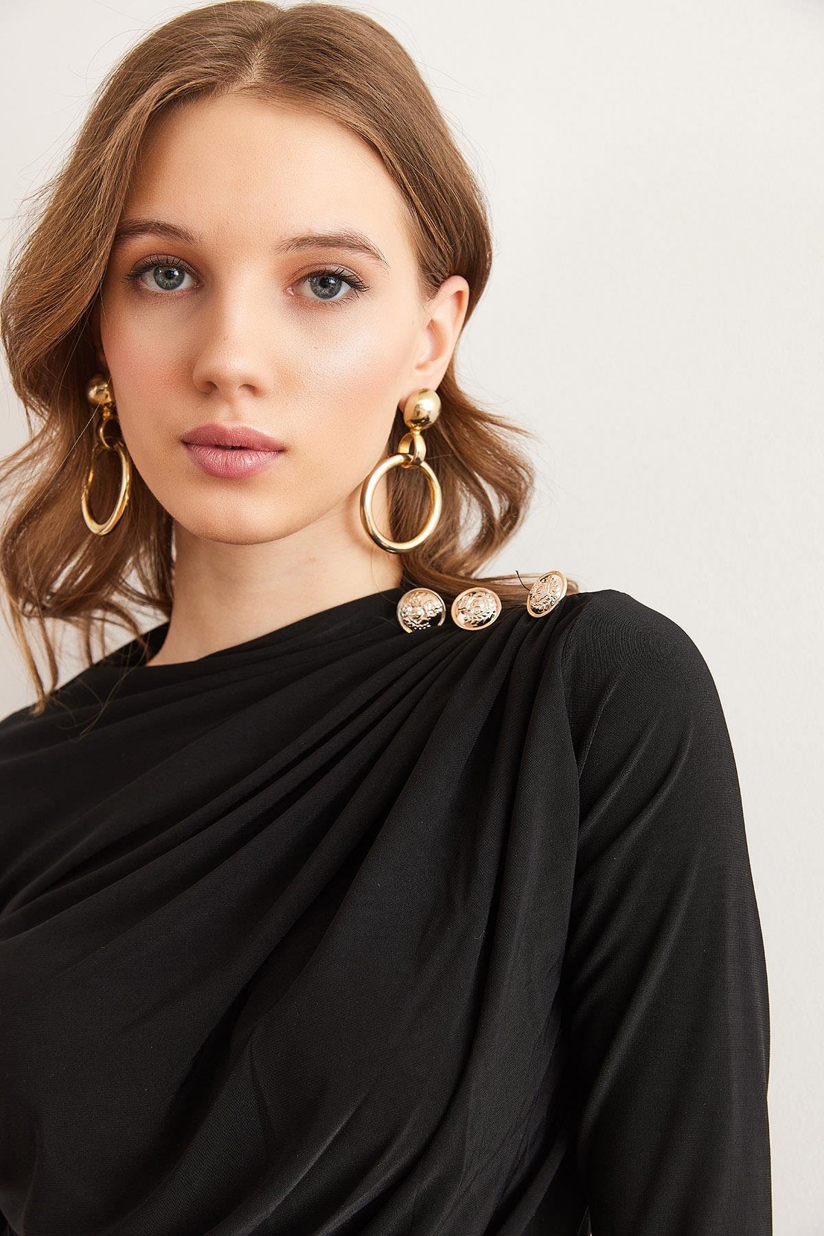 Omuzu Düğmeli Drape Detaylı Sandy Bluz Siyah