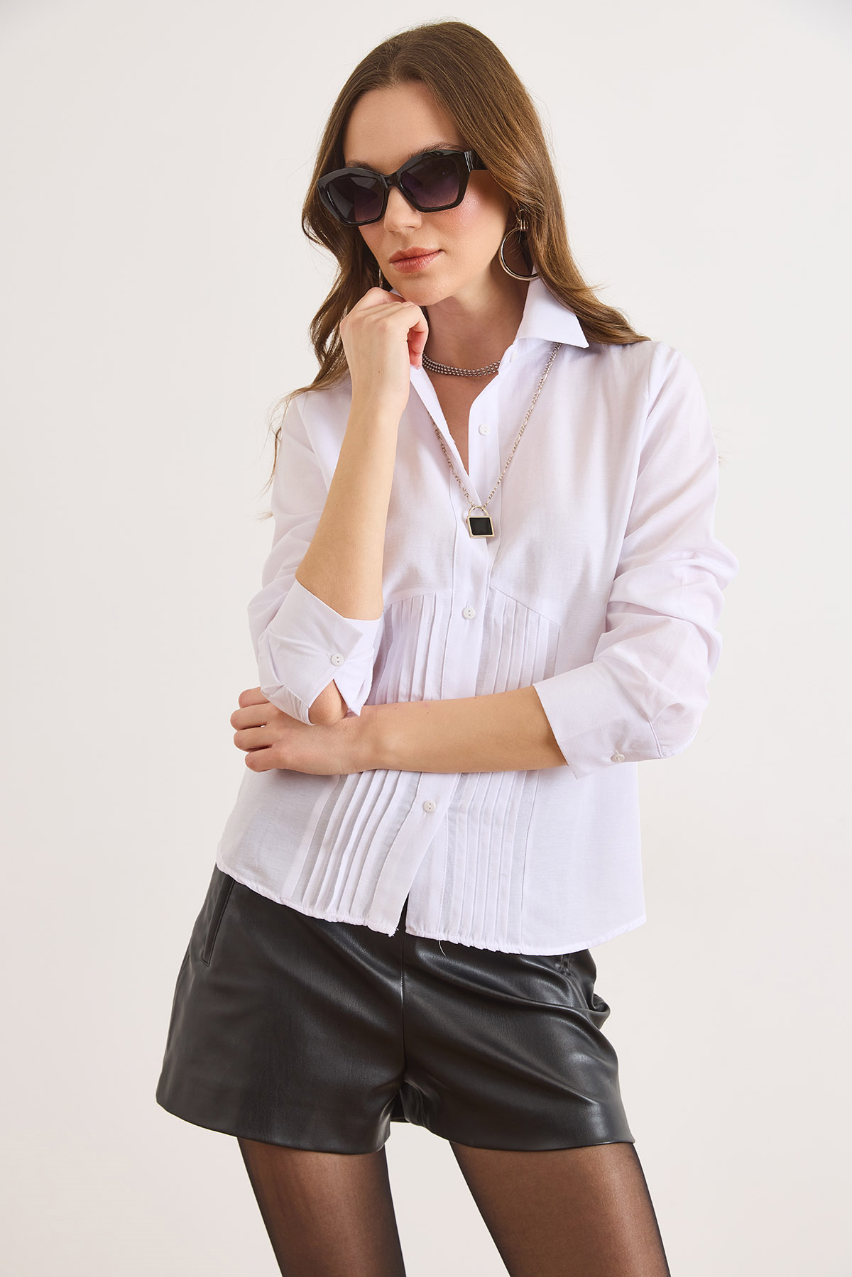 Önü Pensli Slim Fit Dokuma Gömlek Beyaz