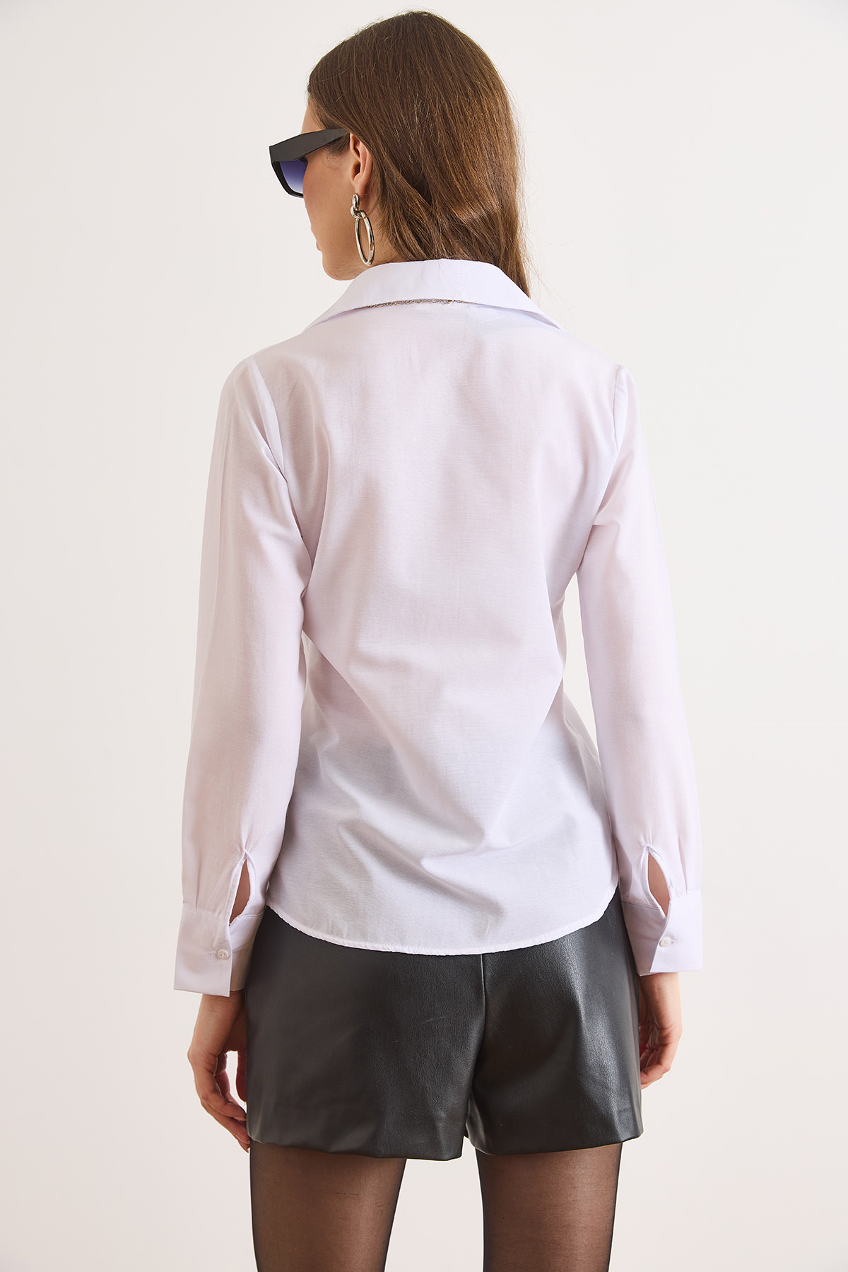 Önü Pensli Slim Fit Dokuma Gömlek Beyaz