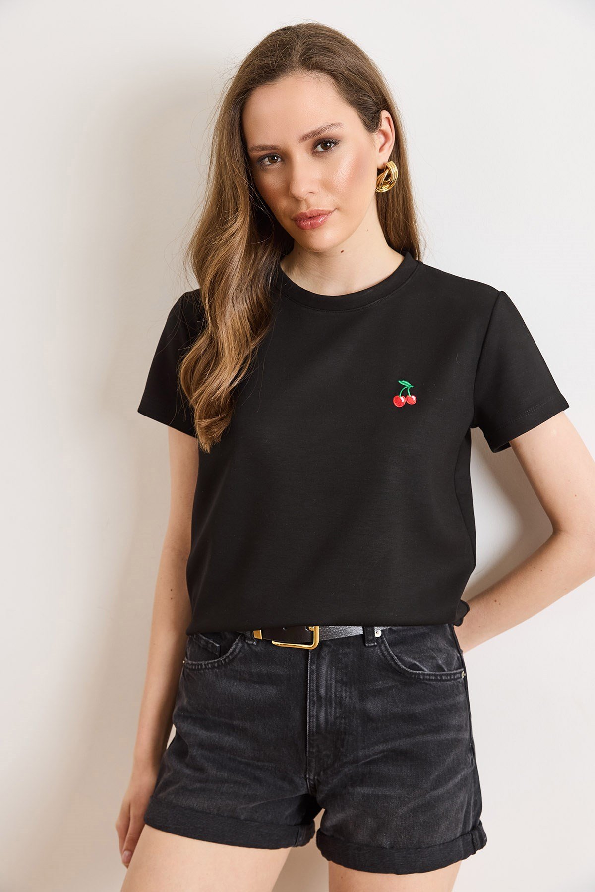 Örme Modal Kiraz Nakışlı Dökümlü Tişört Siyah