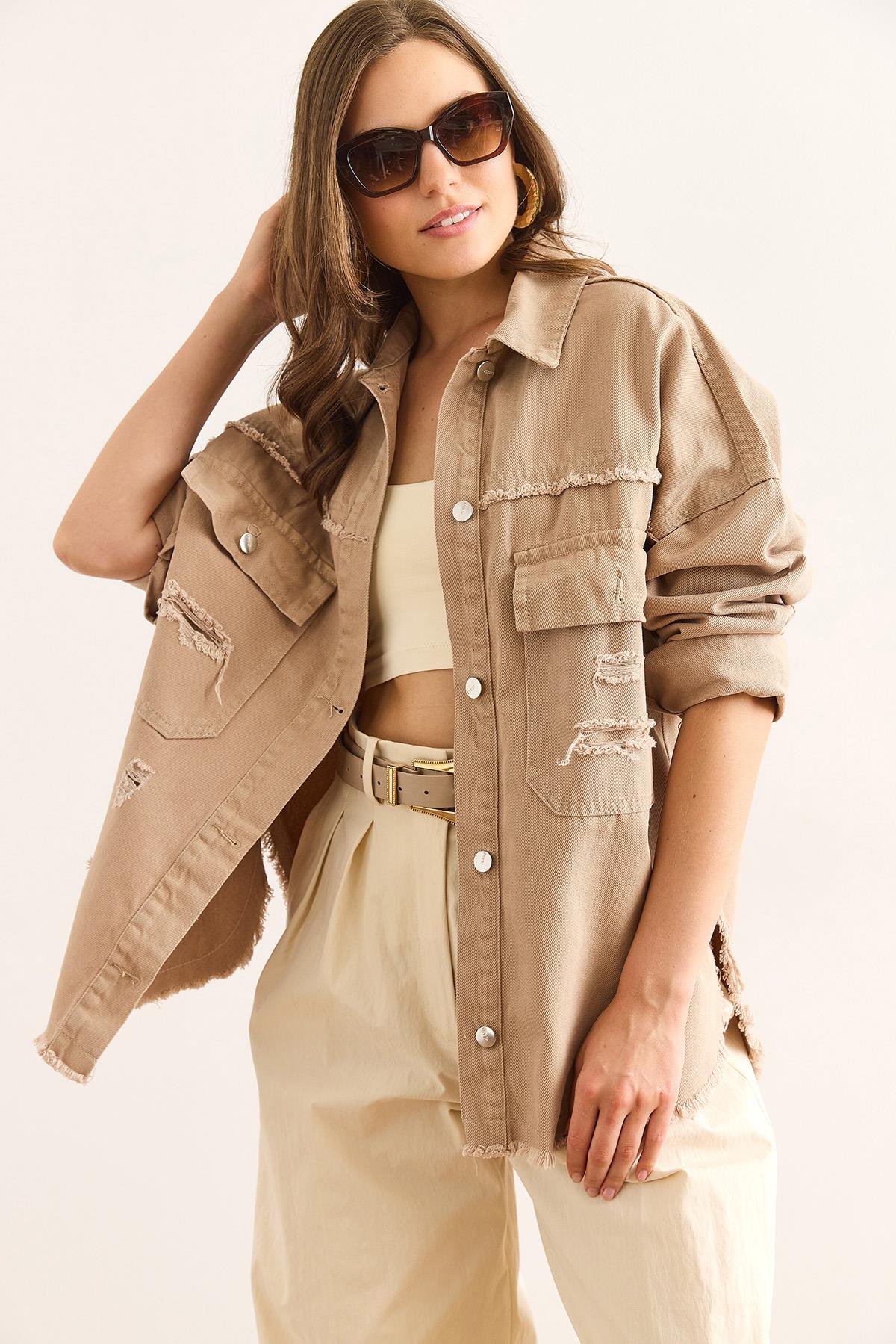 Püskül Detaylı Yırtık Cepli Pamuk Gabardin Ceket Camel