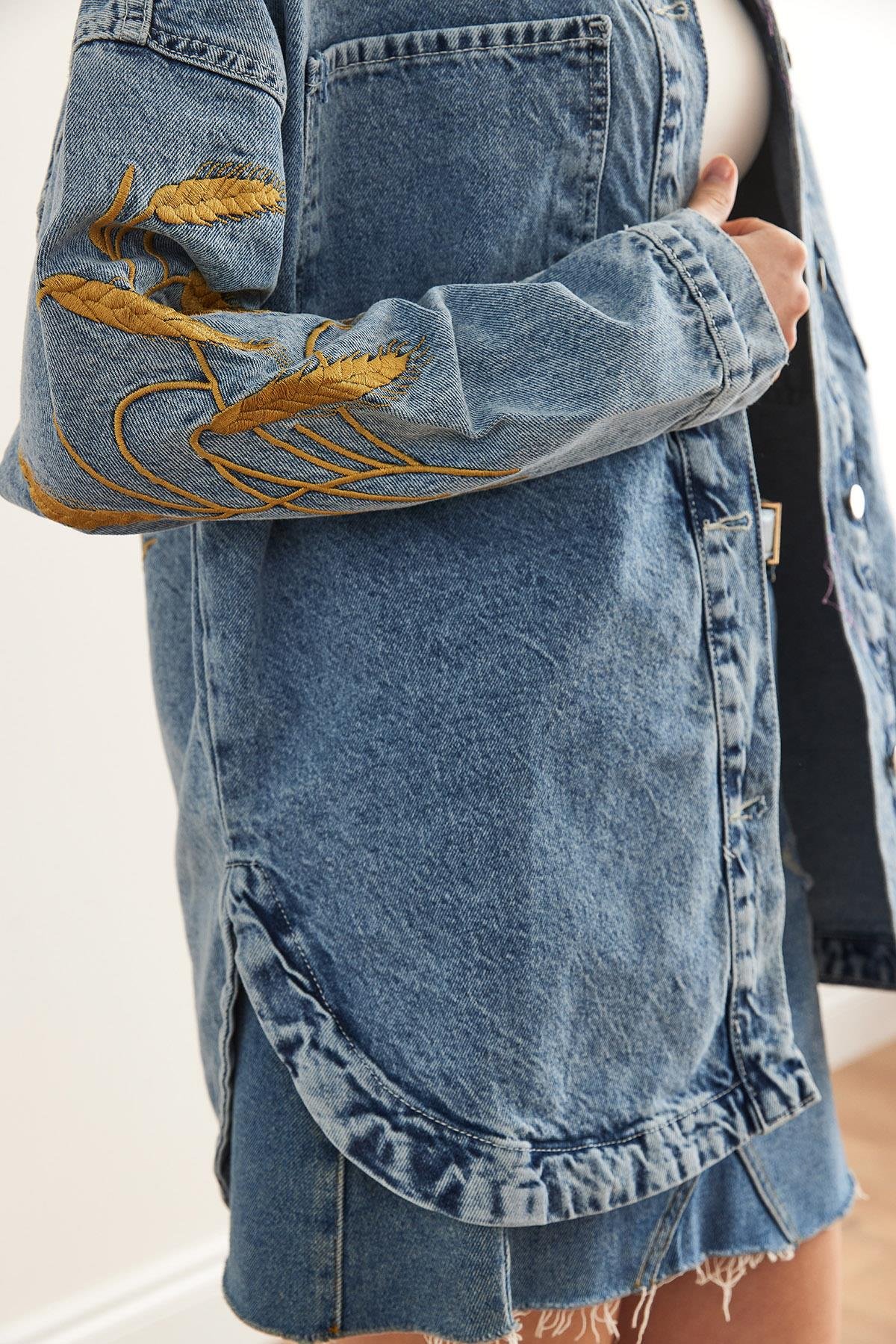 Sarı Buğday Nakışlı Oversize Denim Ceket Mavi
