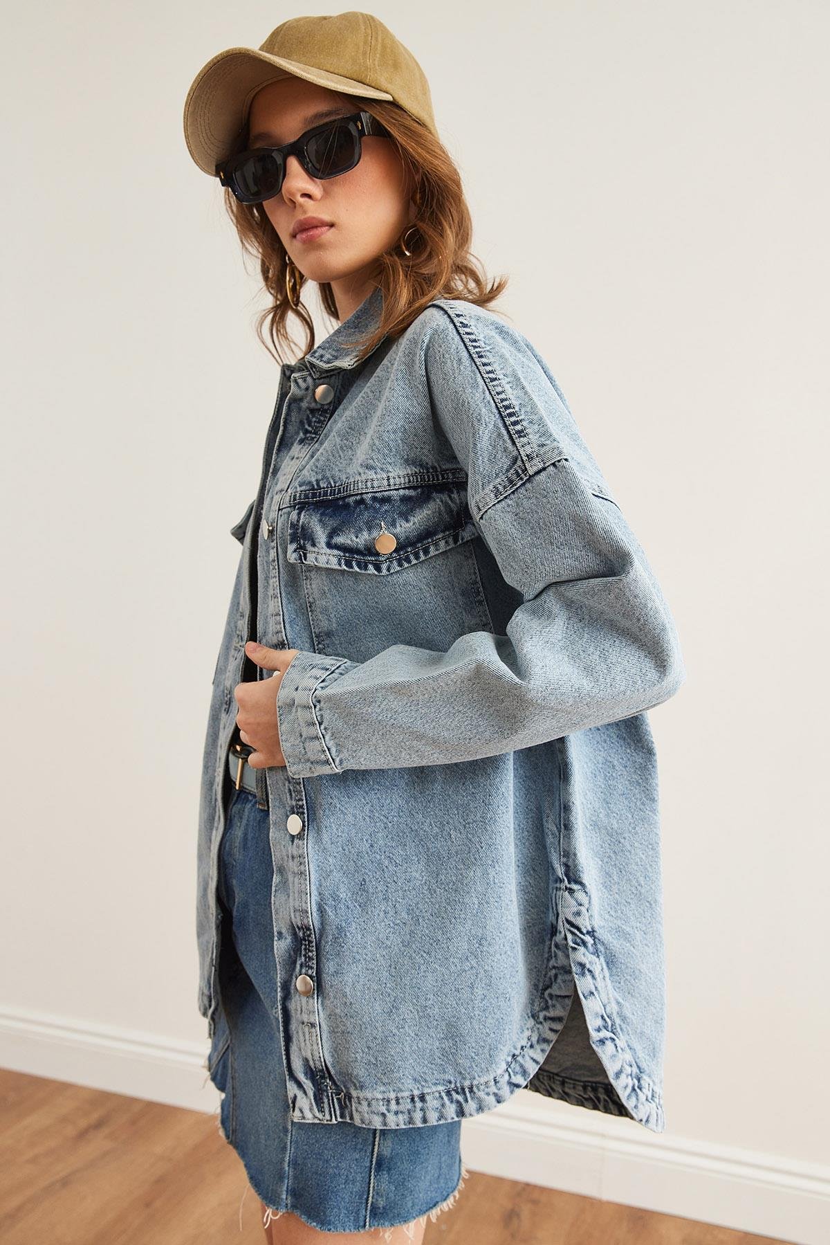 Sırtı Nakış Detaylı Oversize Denim Ceket Mavi