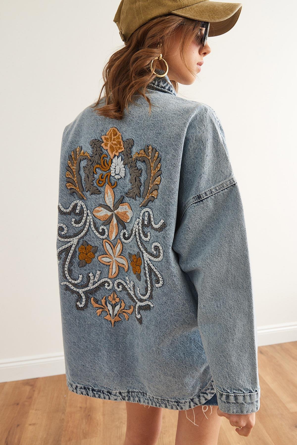 Sırtı Nakış Detaylı Oversize Denim Ceket Mavi